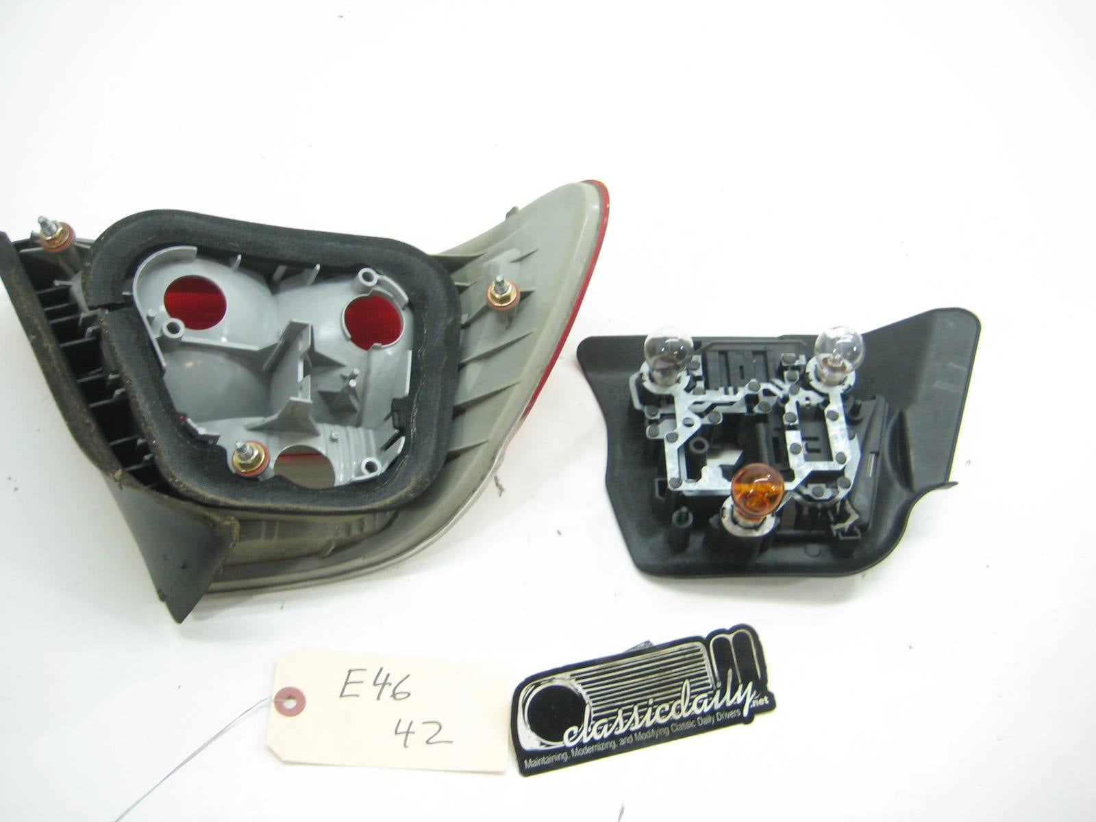 bmw e46 m3 325 330 right passenger side taillight tail light