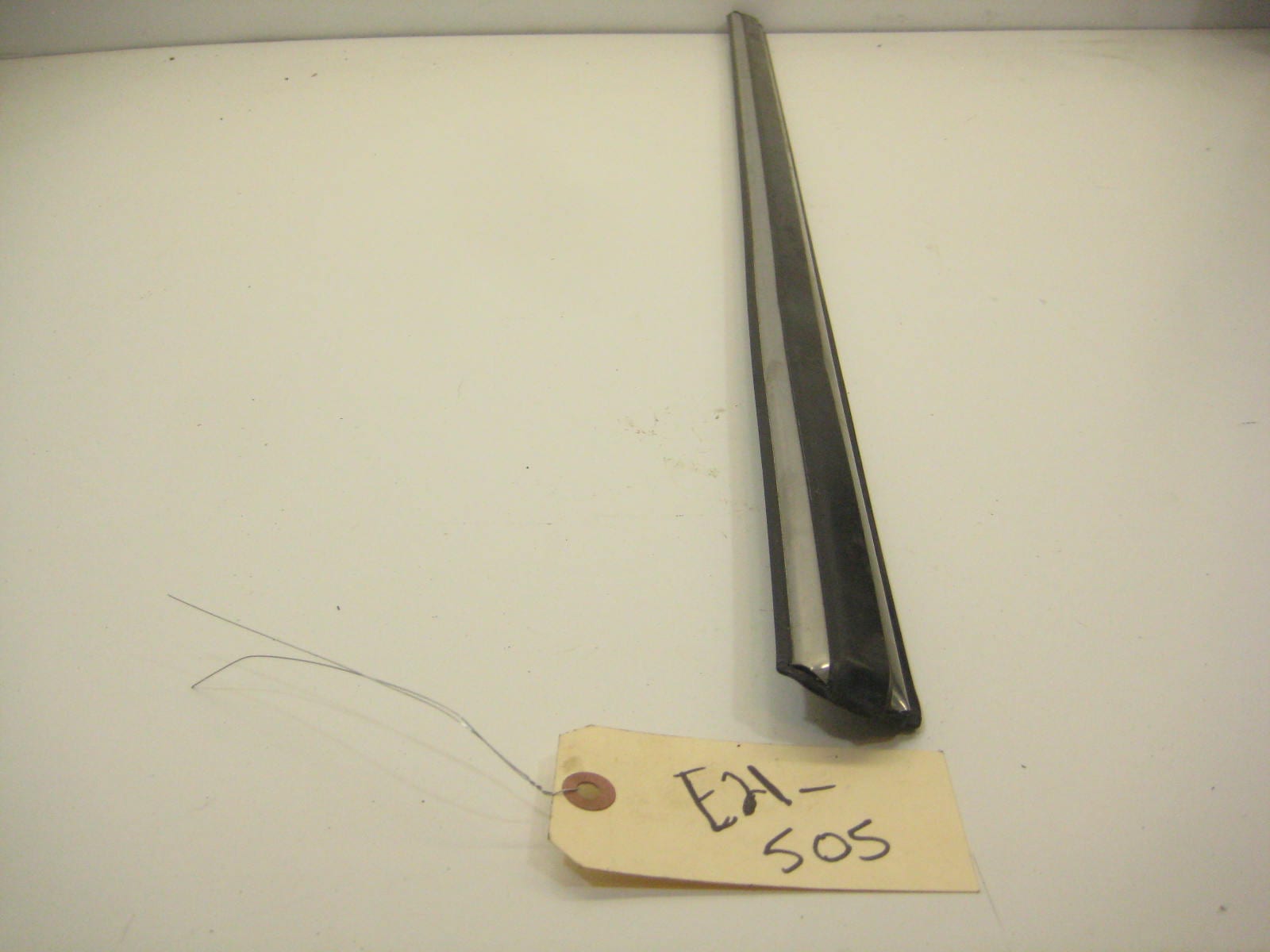 bmw e21 320 drivers side bump trim