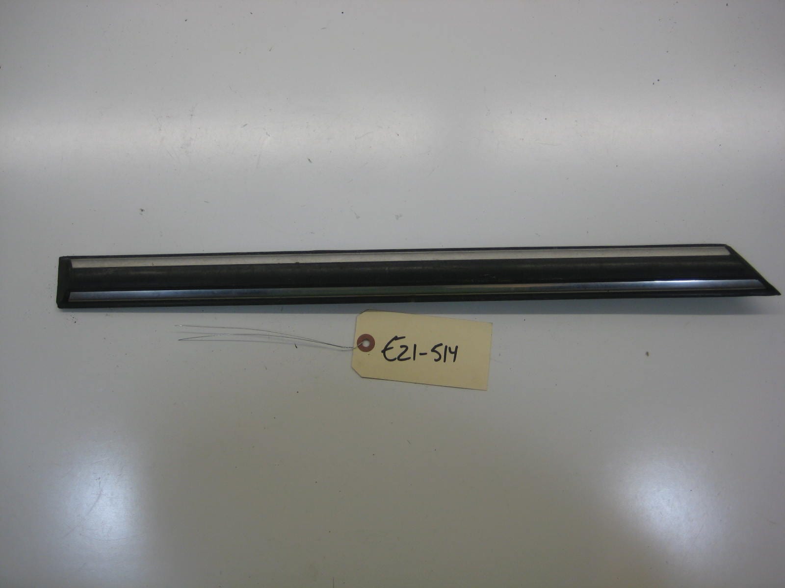 bmw e21 320 rear right bump trim