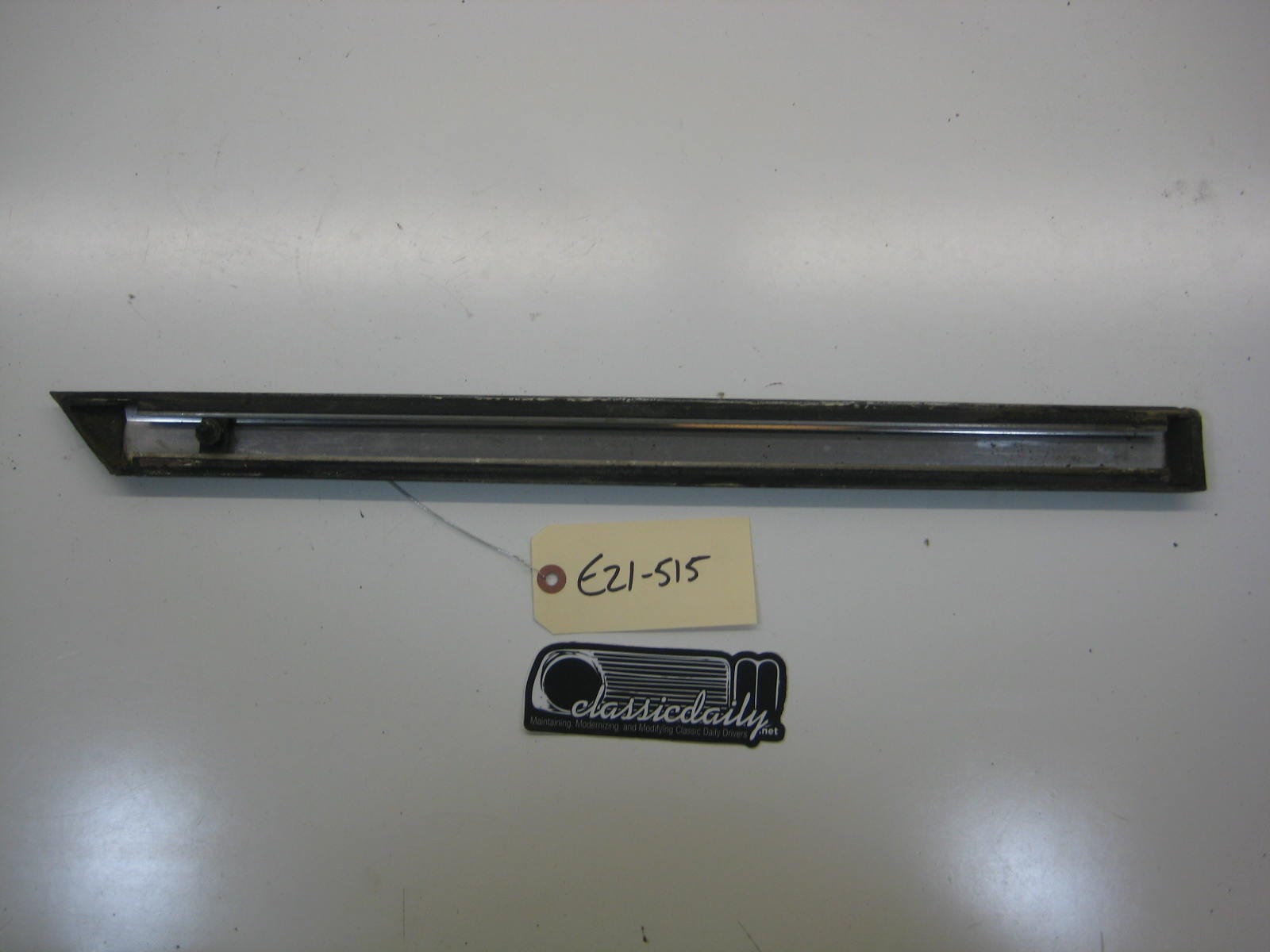 bmw e21 320 rear left bump trim