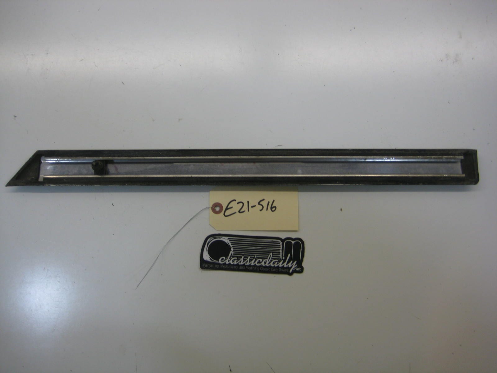 bmw e21 320 rear right bump trim 2