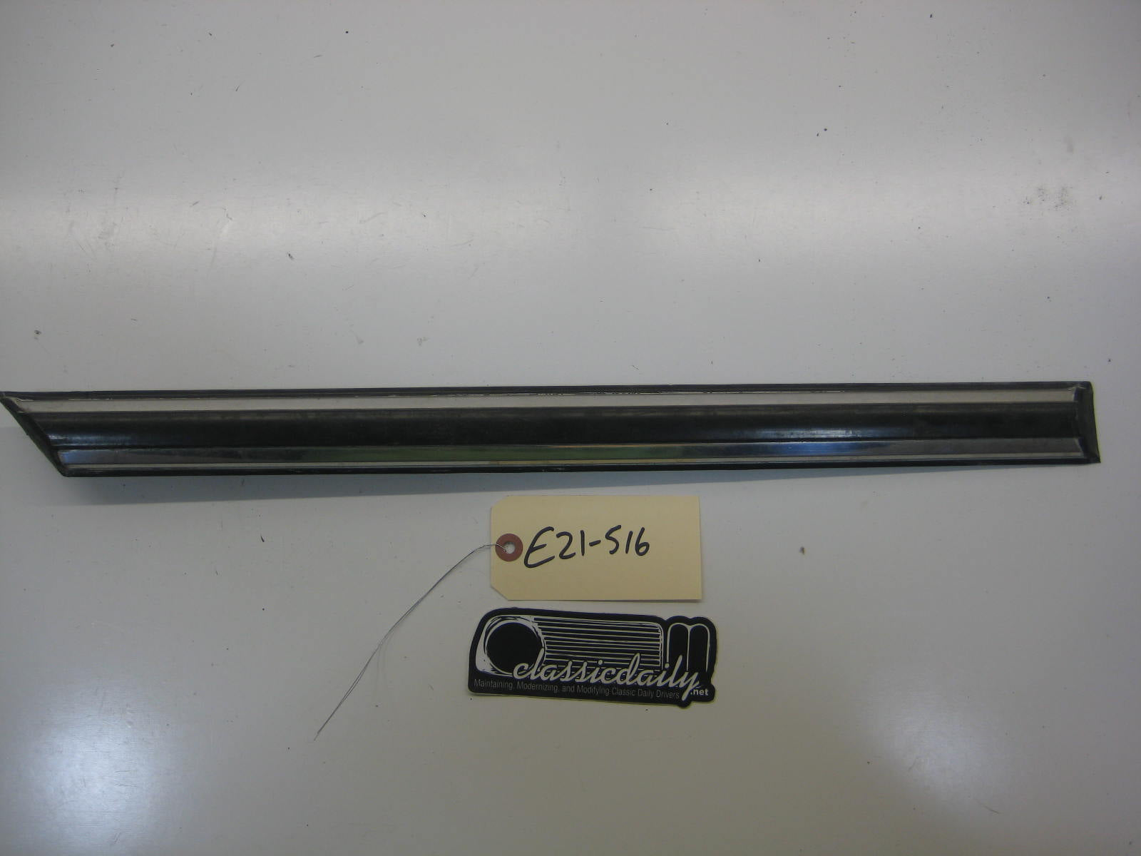 bmw e21 320 rear right bump trim 2