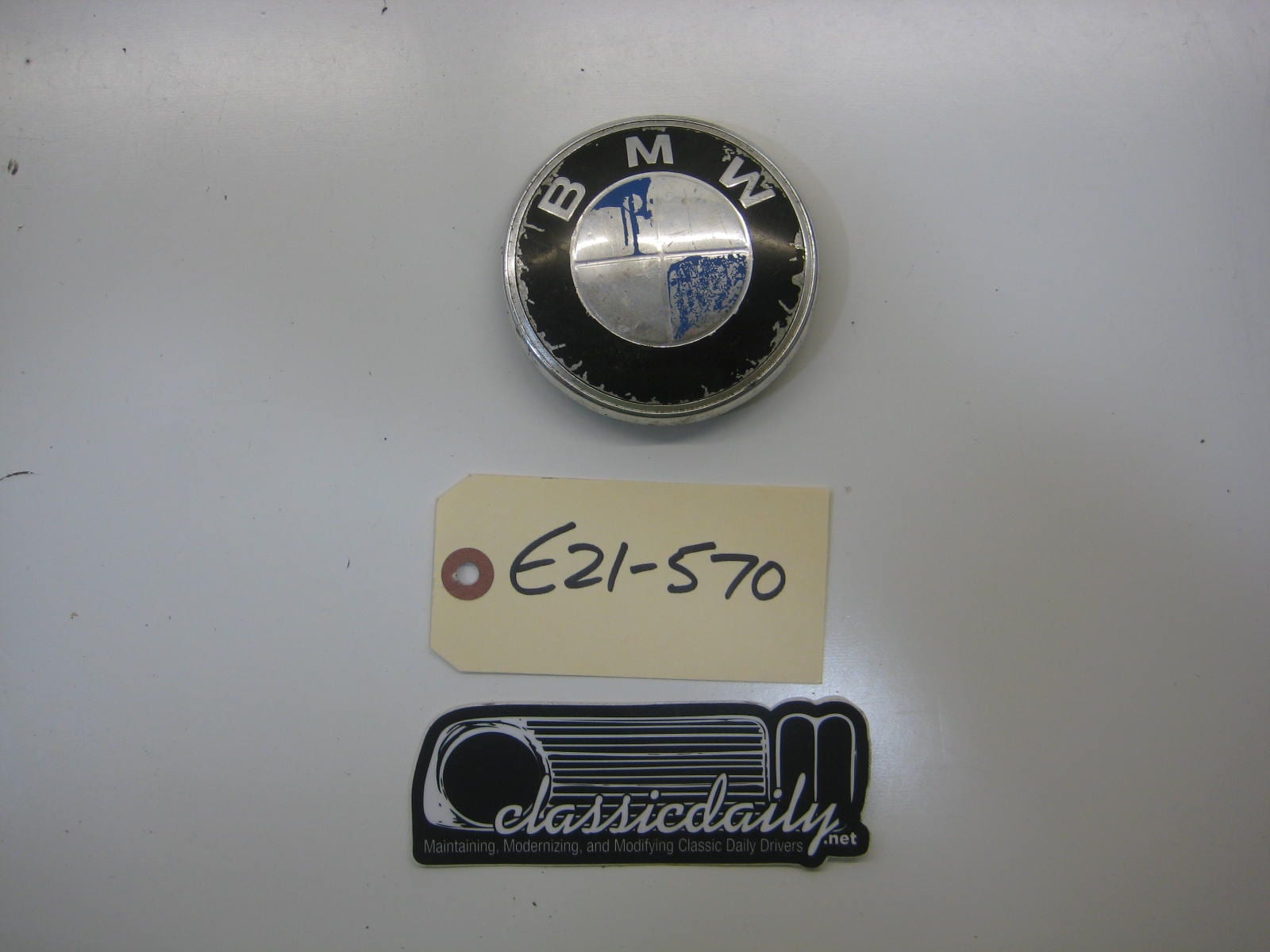 bmw e21 320 front roundel metal 4