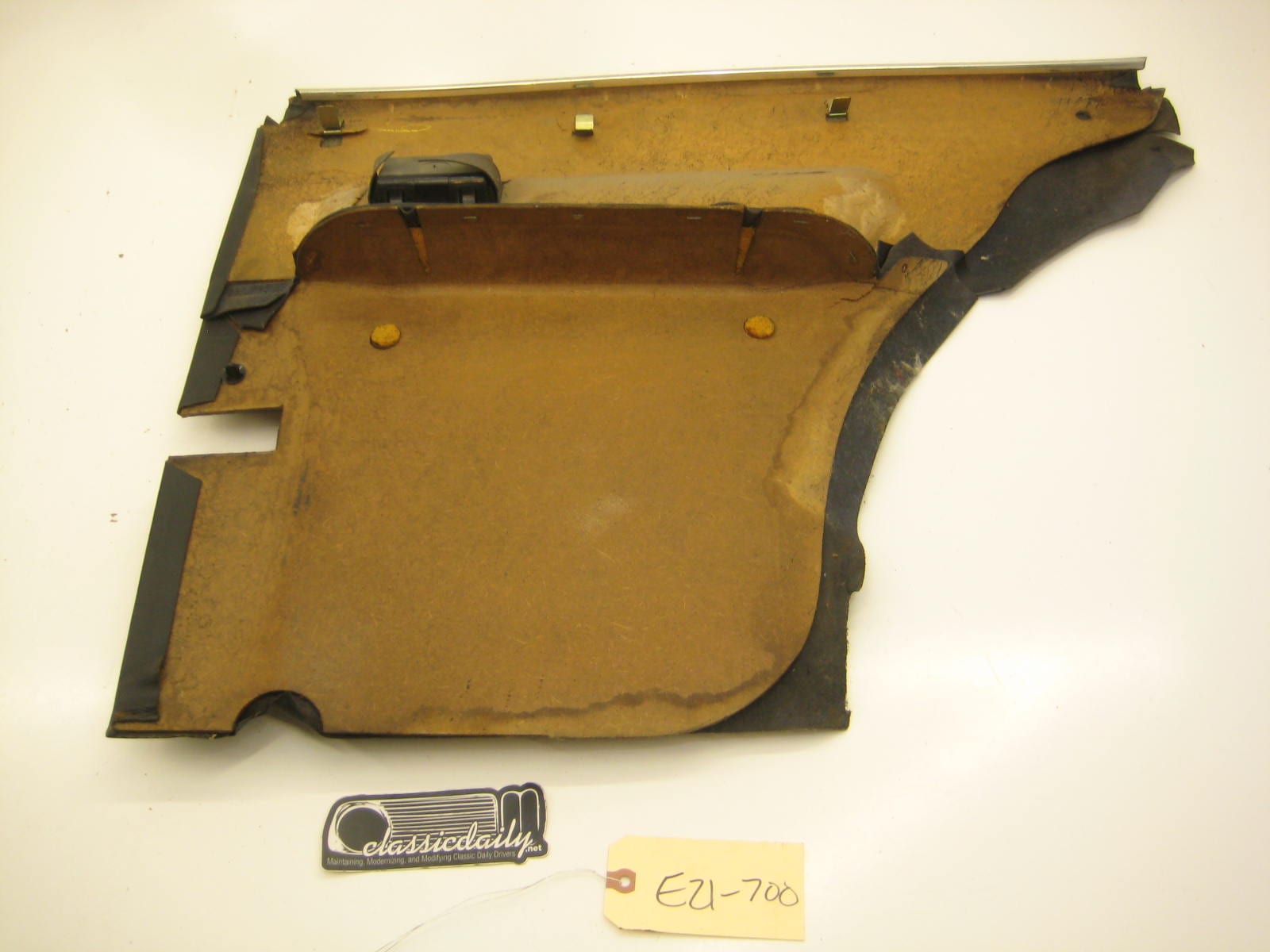 bmw e21 320 drivers left side kink window trim