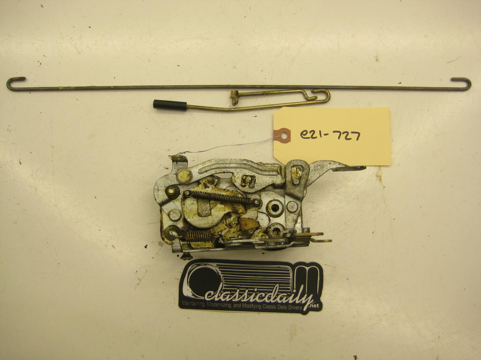 bmw e21 320 passenger right door latching mechanism and rods
