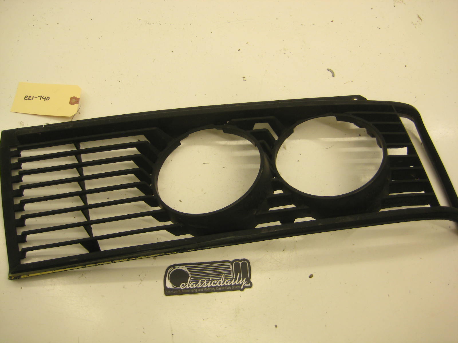 bmw e21 320 passenger right headlight grill