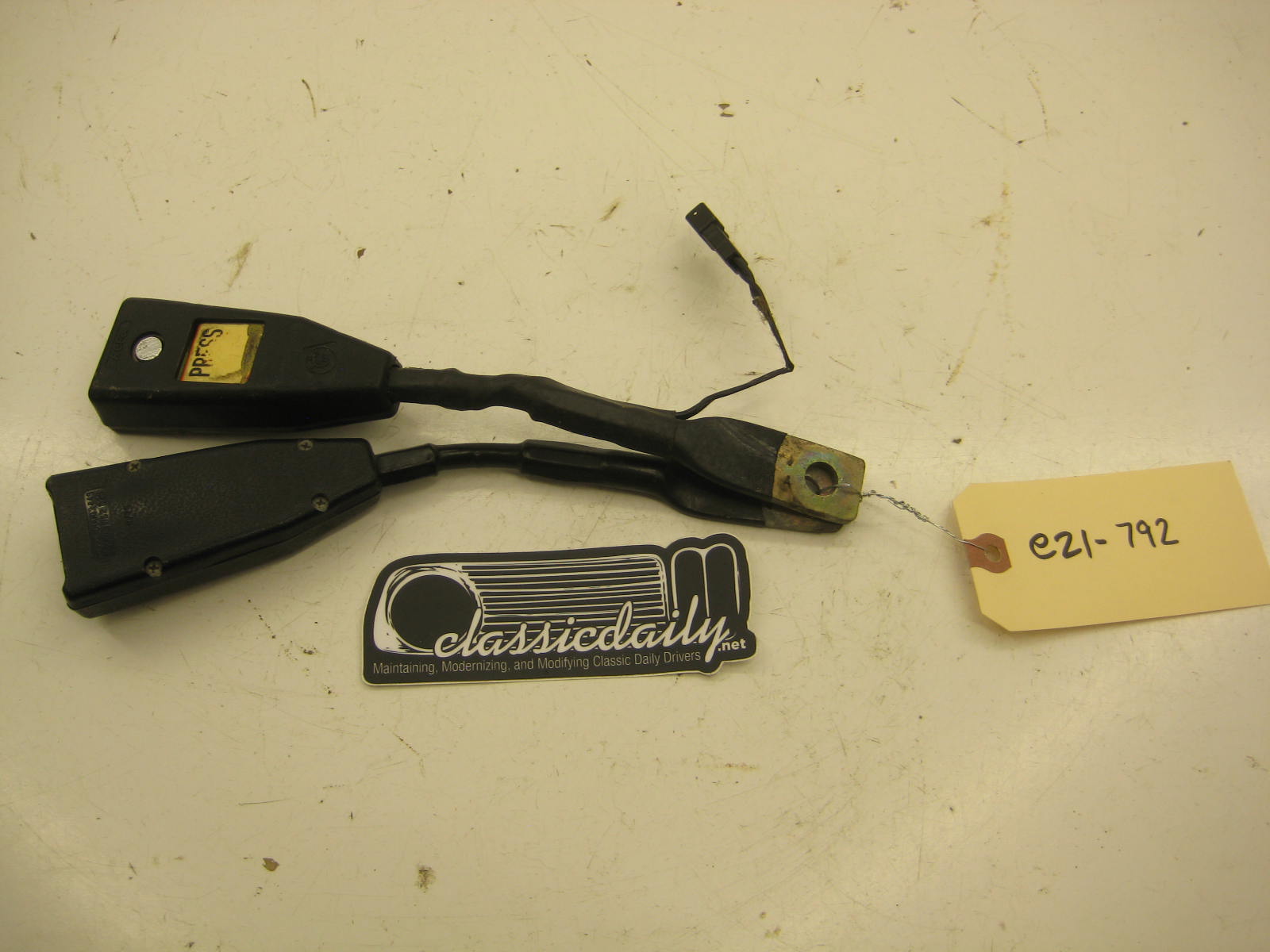 bmw e21 320 front seat belt receivers