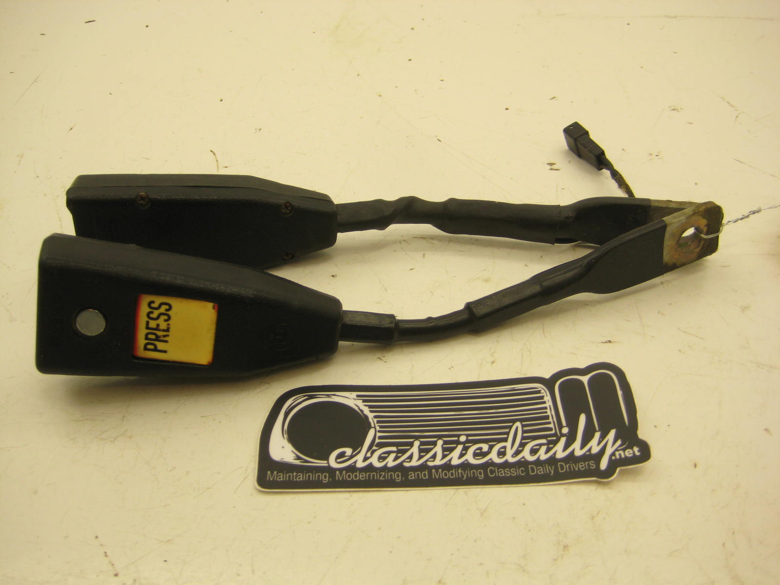 bmw e21 320 front seat belt receivers
