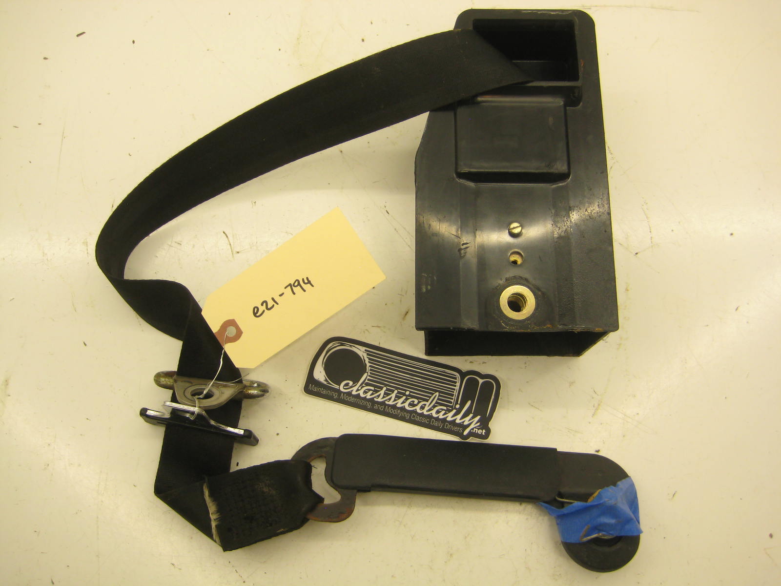bmw e21 320 passenger right seat belt drum