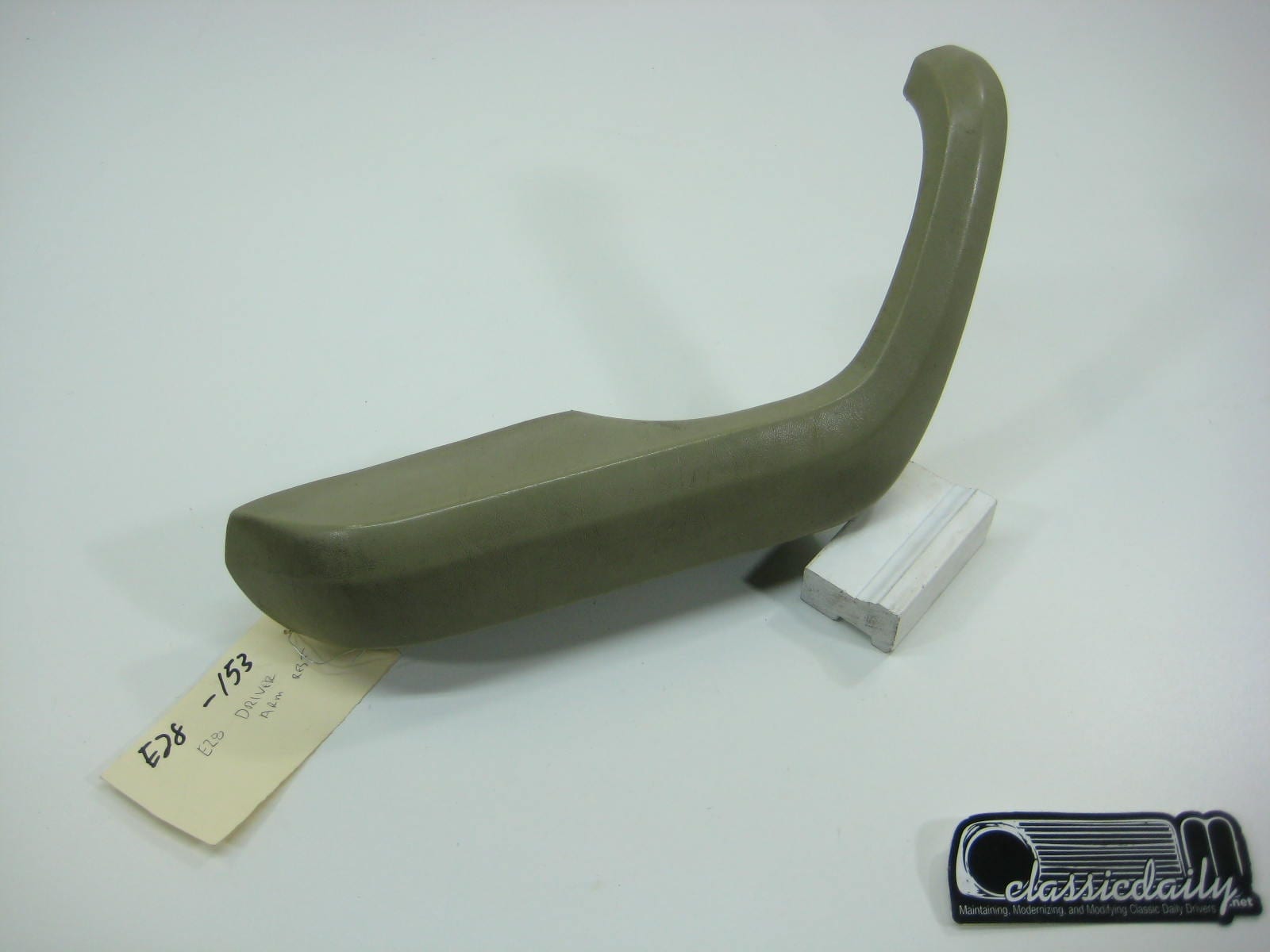 bmw e28 535 528e left front drivers armrest door pull
