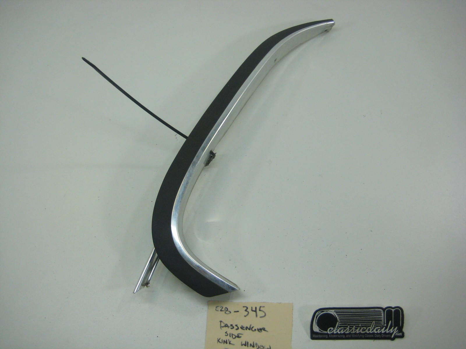 bmw e28 535 535is 528e passengers side kink window exterior c pillar trim