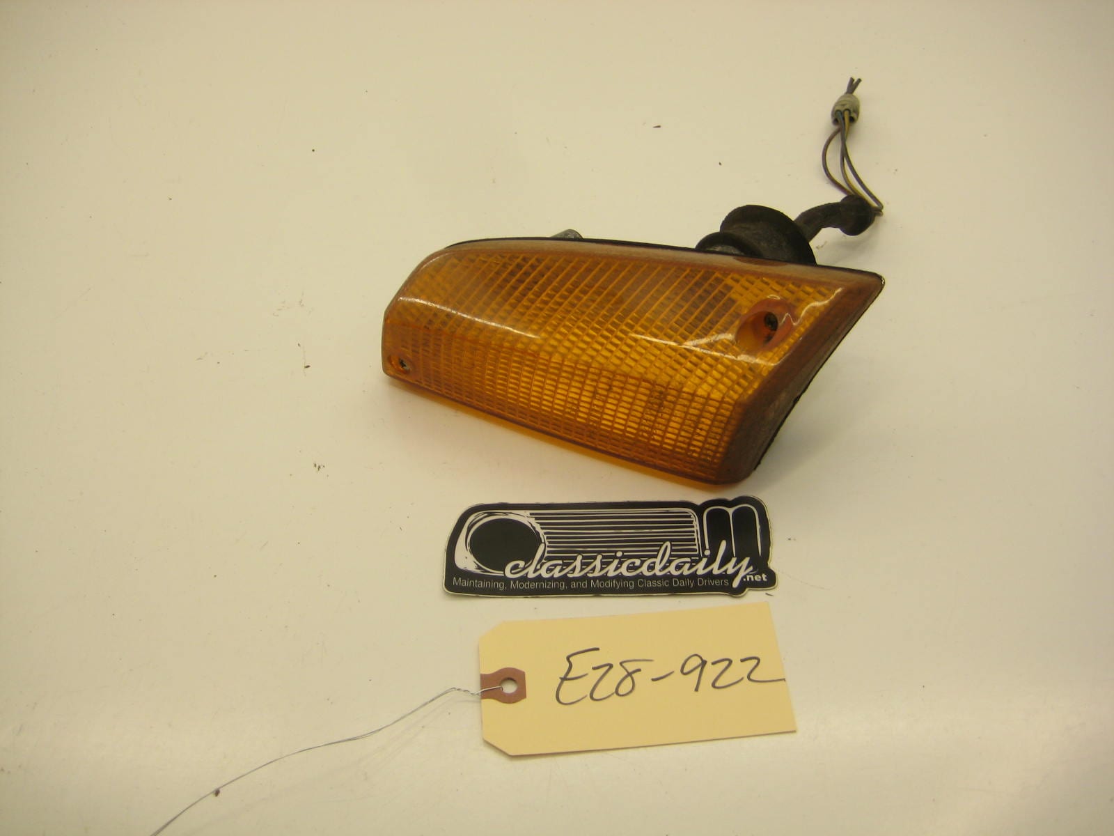 bmw e21 320 driver left front amber turn signal housing and lens