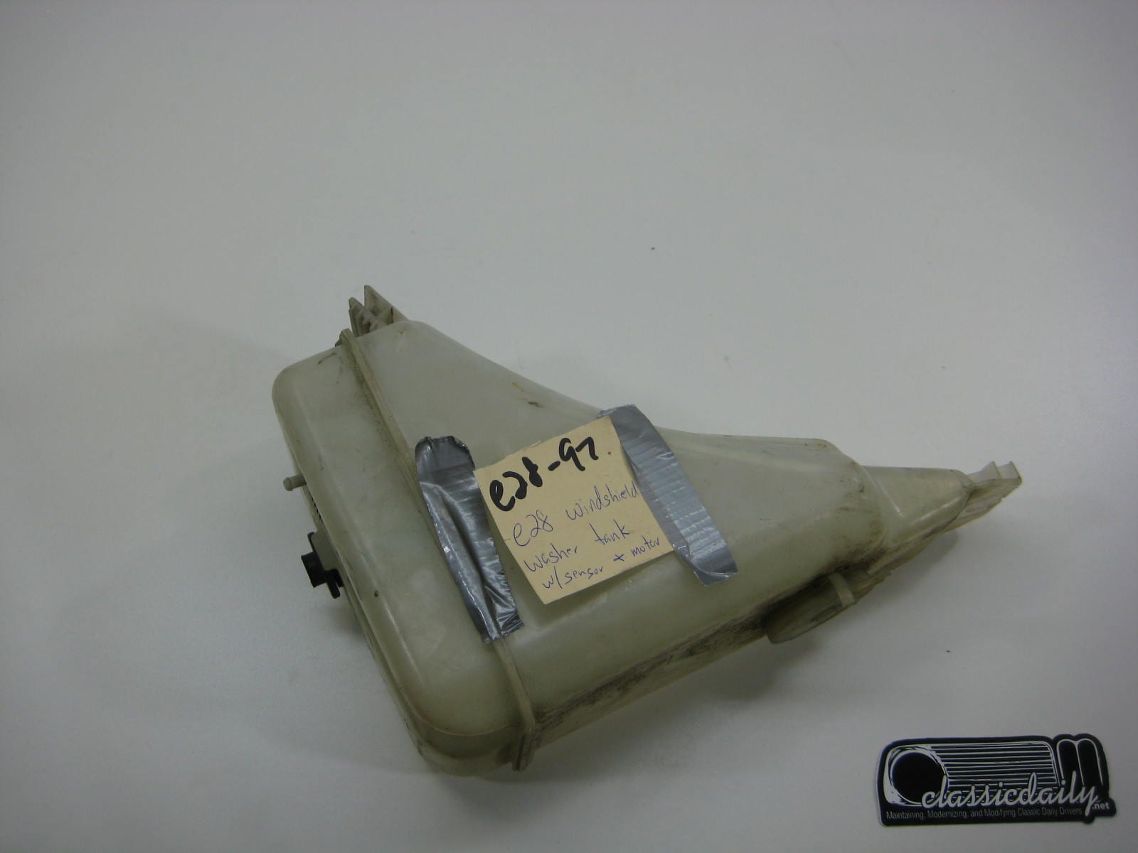 bmw e28 535 528e windshield washer tank