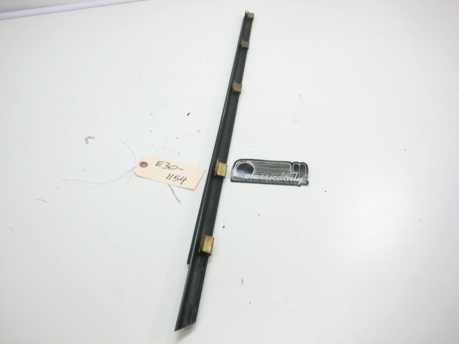 bmw e30 325 318 coupe passenger side interior window trim weatherstrip