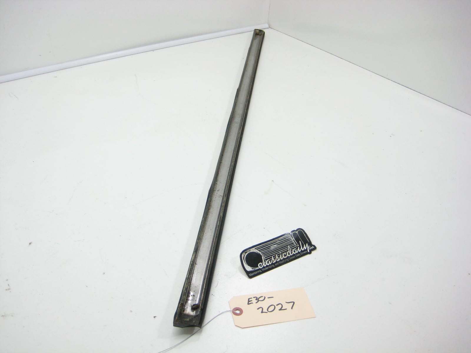 bmw e30 325 318 lower bump trim drivers side door coupe