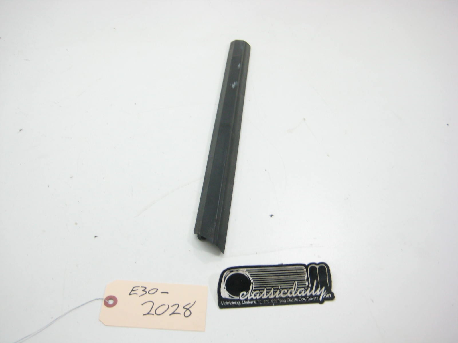 bmw e30 325 318 lower bump trim rear fender drivers side ix coupe