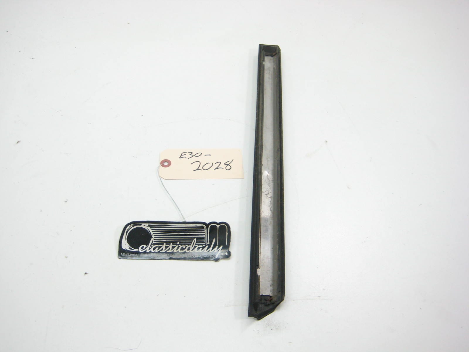 bmw e30 325 318 lower bump trim rear fender drivers side ix coupe