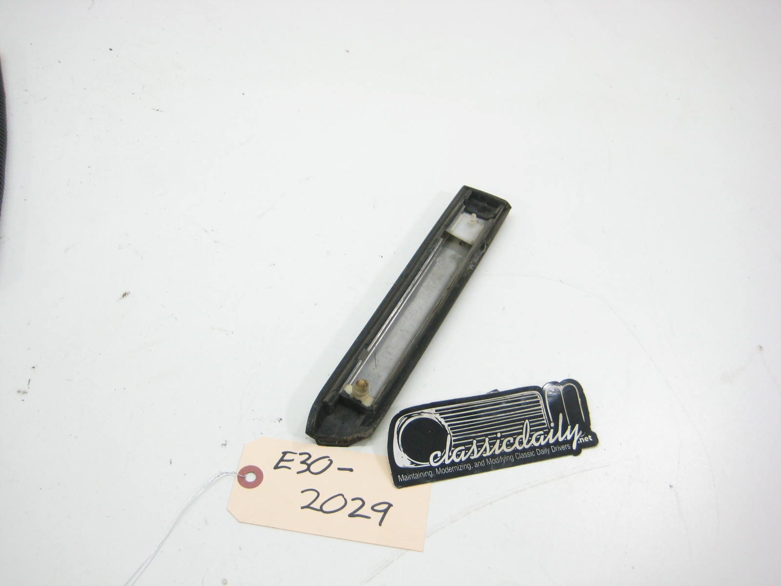 bmw e30 325 318 lower bump trim passenger side fender ix