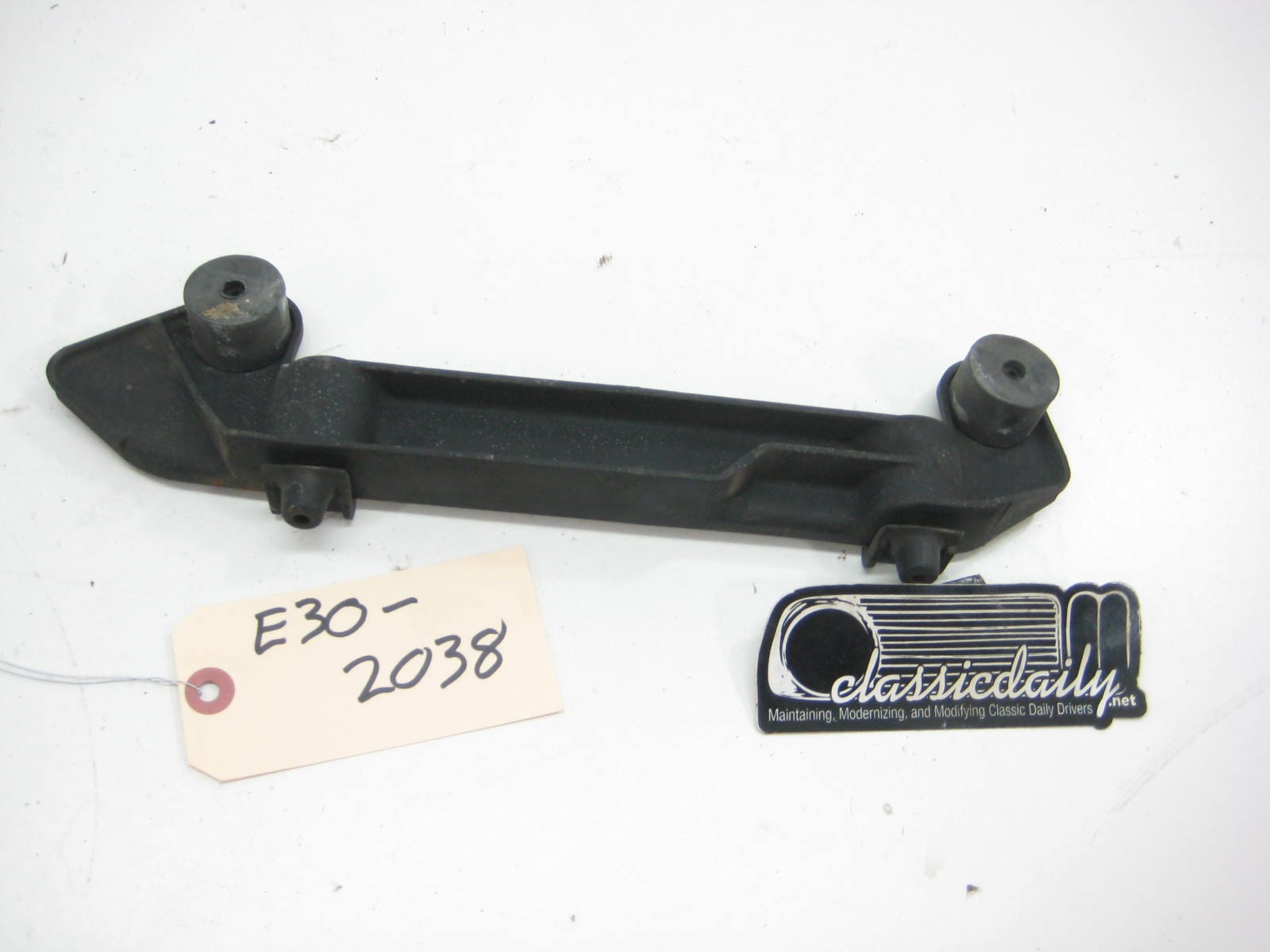 bmw e30 325 318 late model upper radiator mount