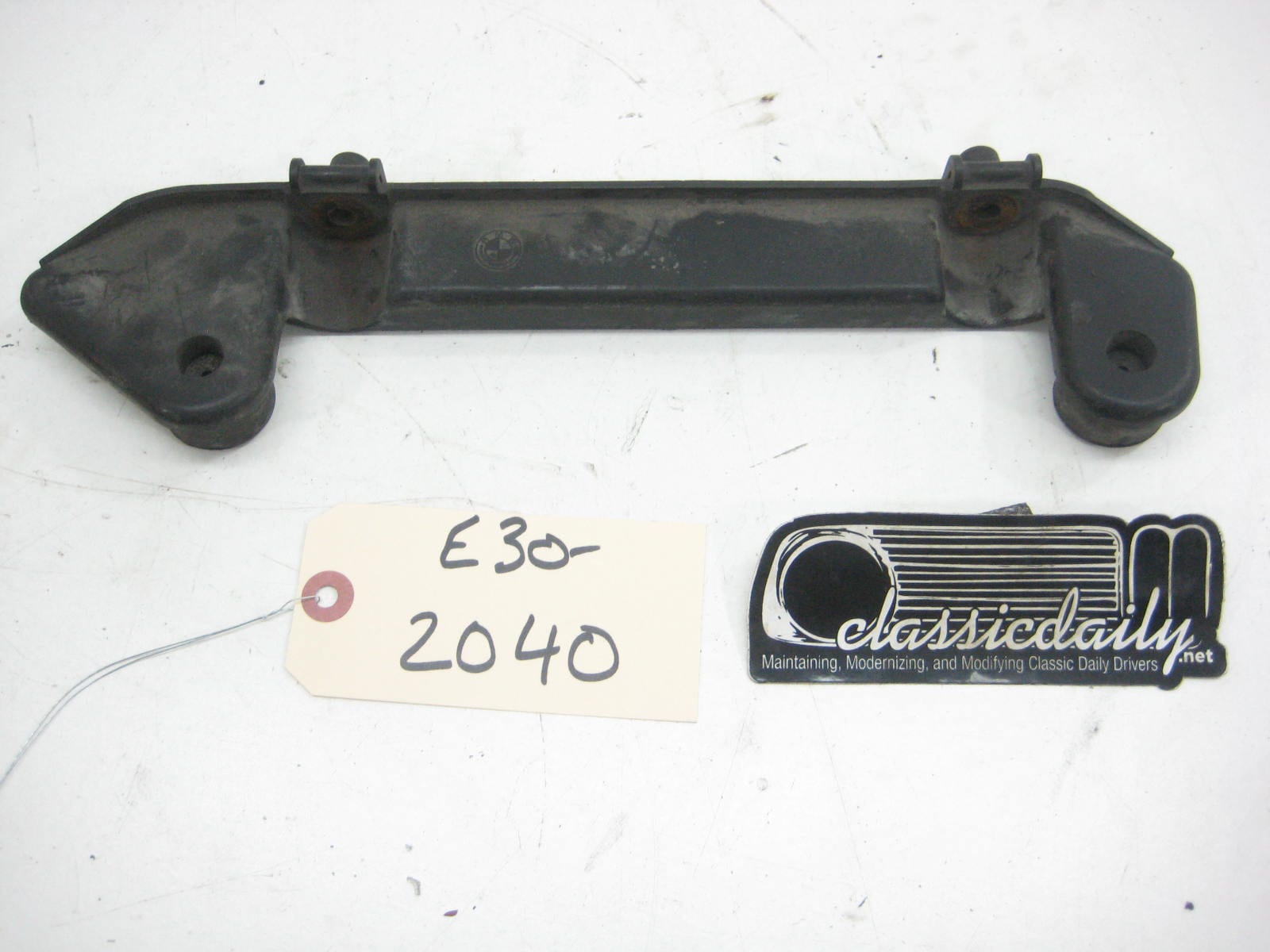 bmw e30 325 318 upper radiator mount