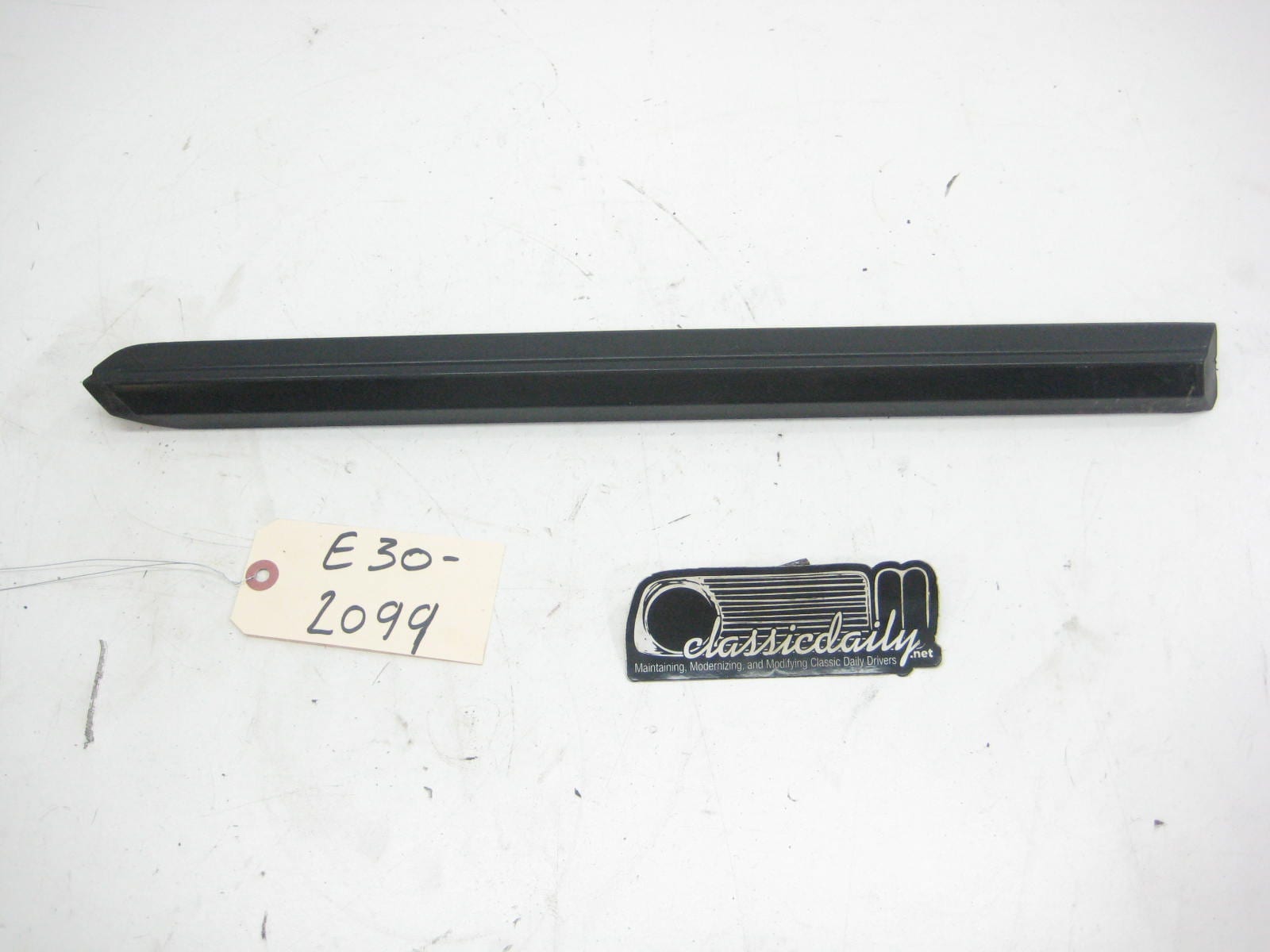 bmw e30 325 318 passenger rear bump trim coupe