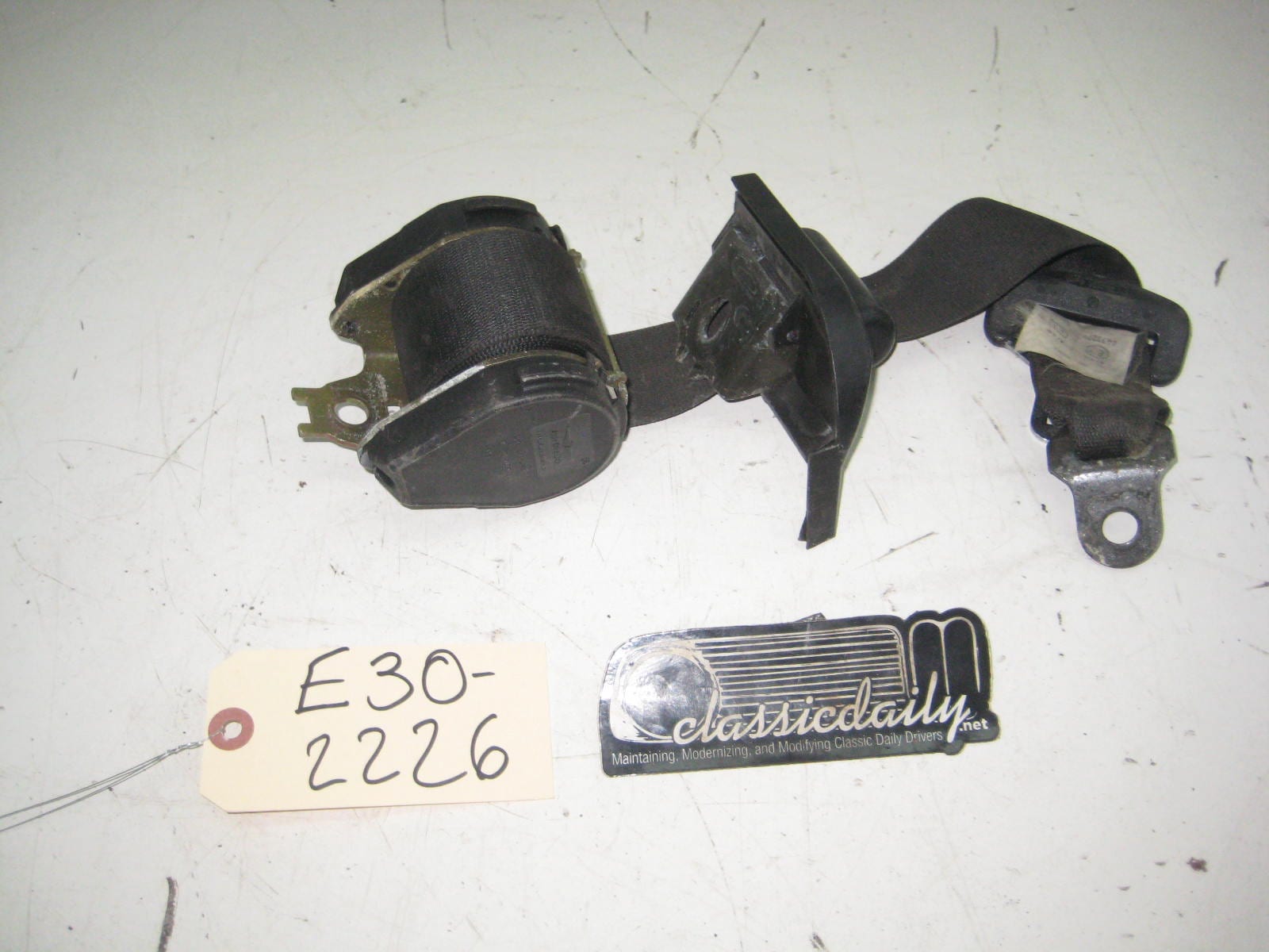 bmw e30 325 318 convertible rear seat belt