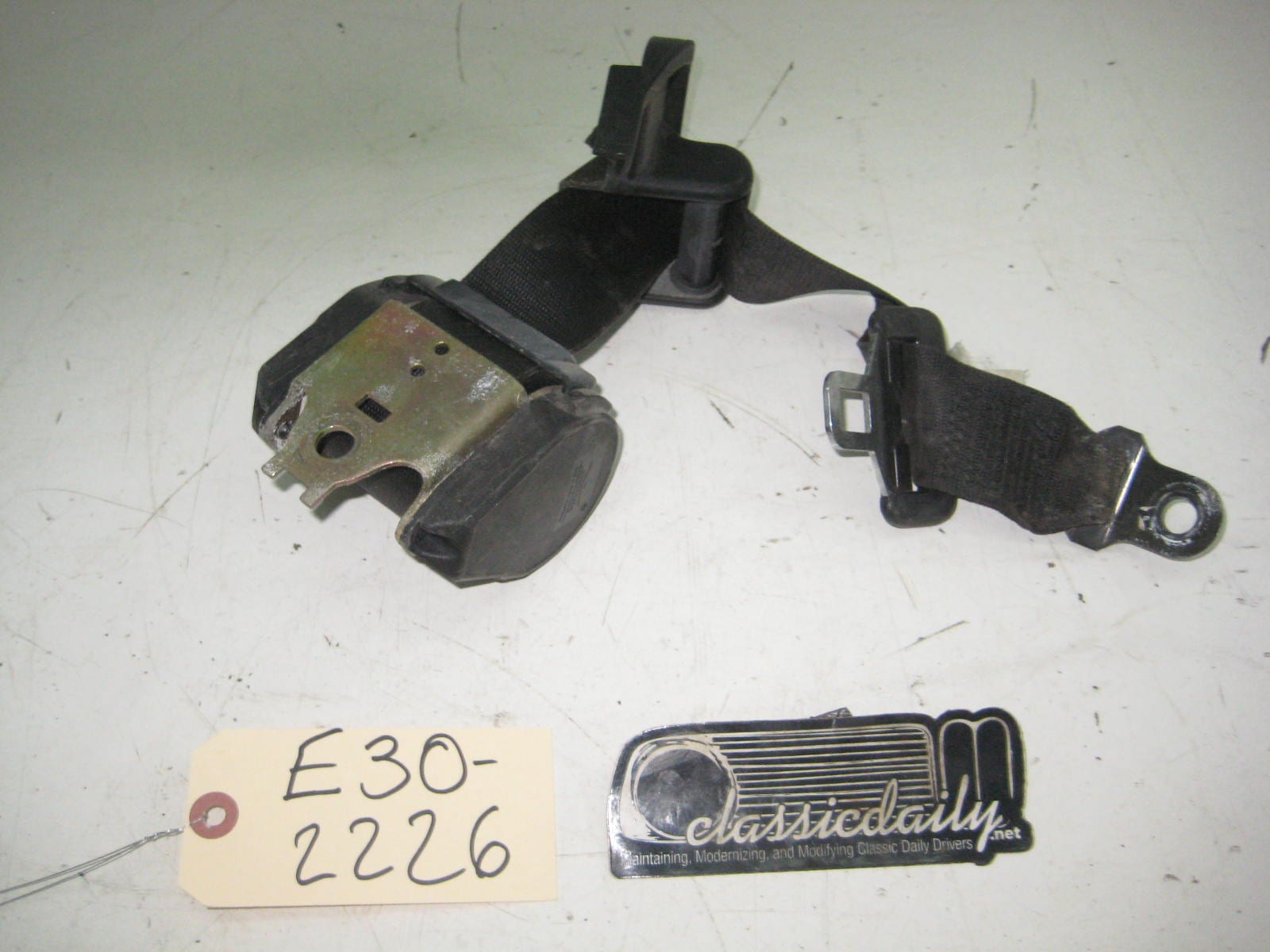 bmw e30 325 318 convertible rear seat belt