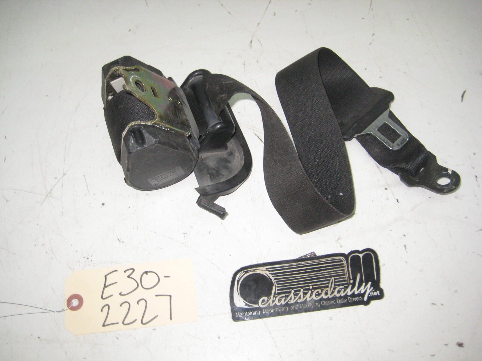 bmw e30 325 318 convertible rear seat belt 2