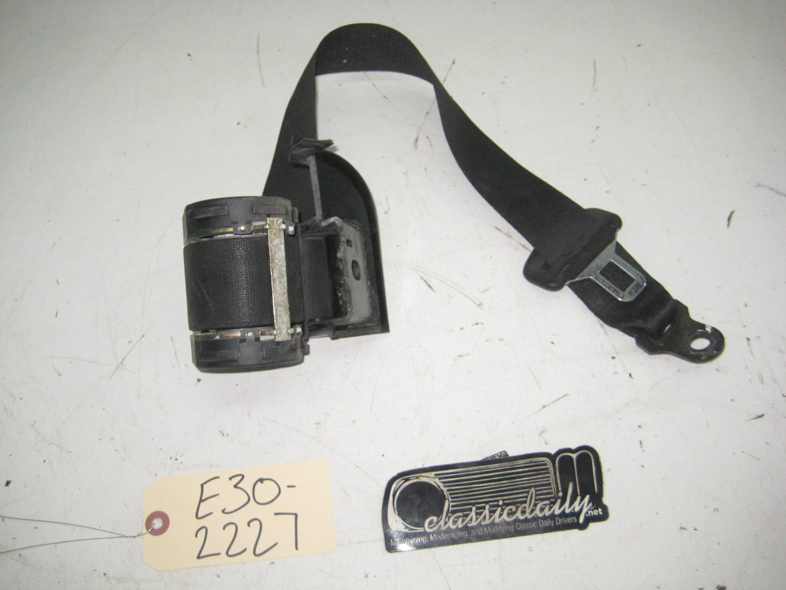 bmw e30 325 318 convertible rear seat belt 2
