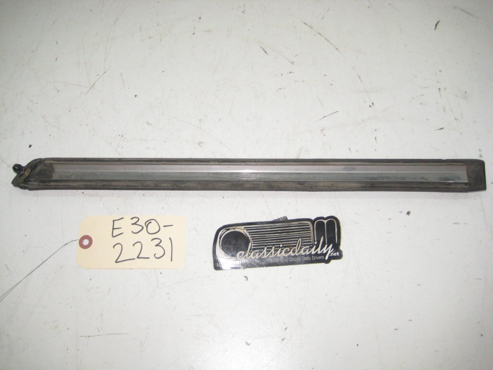 bmw e30 325 318 driver side rear quarter lower bump trim