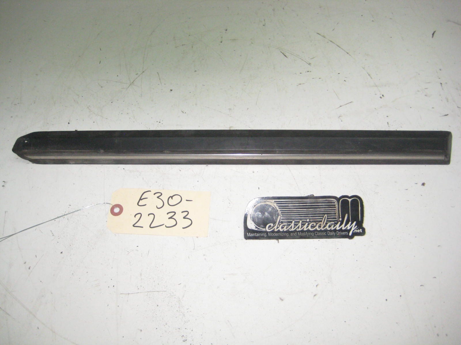 bmw e30 325 318 passenger rear quarter bump trim