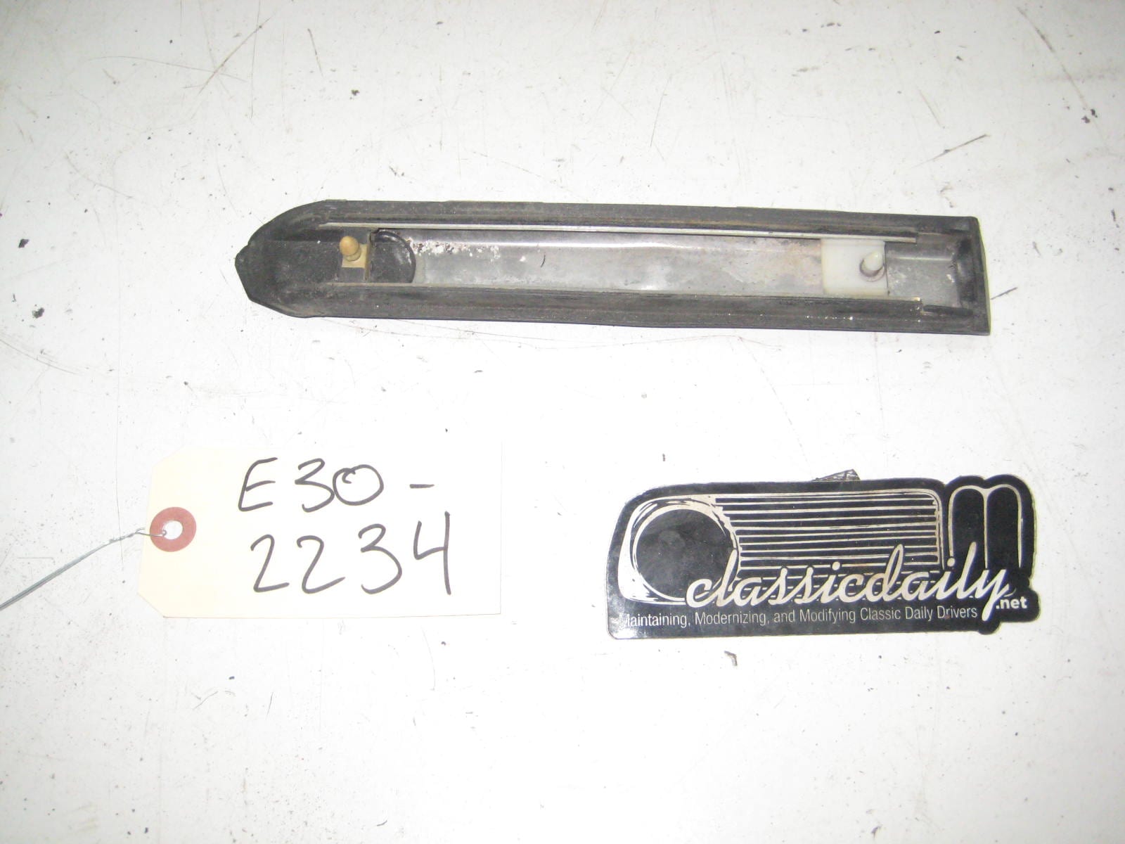 bmw e30 325 318 driver side fender bump trim