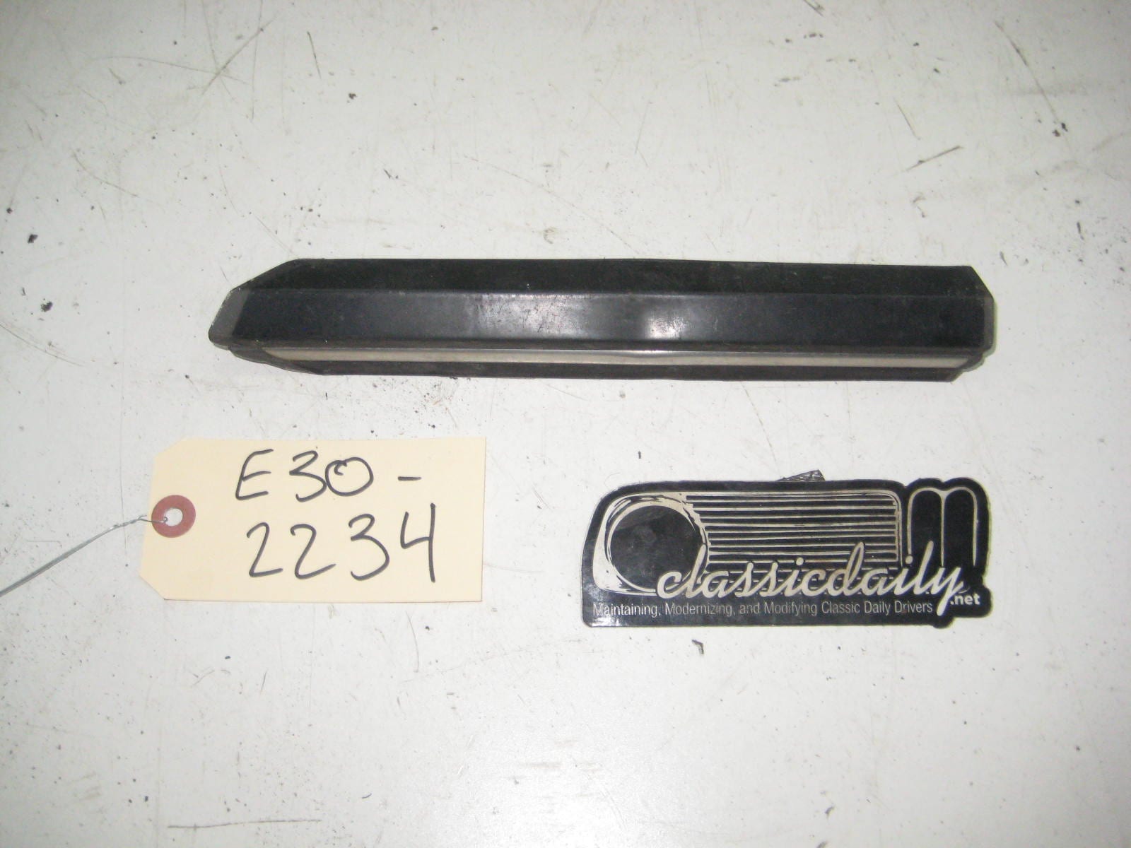 bmw e30 325 318 driver side fender bump trim