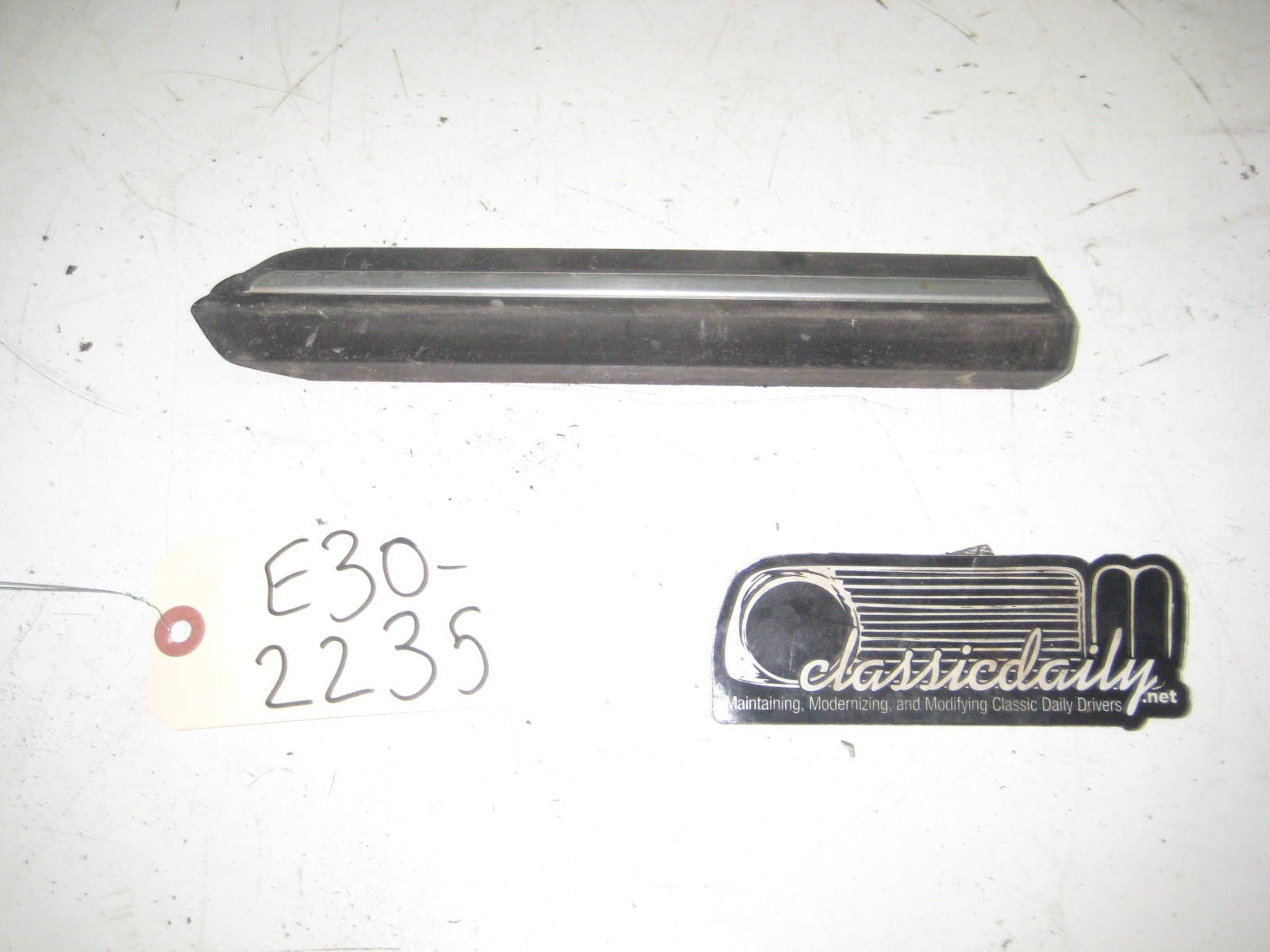 bmw e30 325 318 passenger side fender bump trim