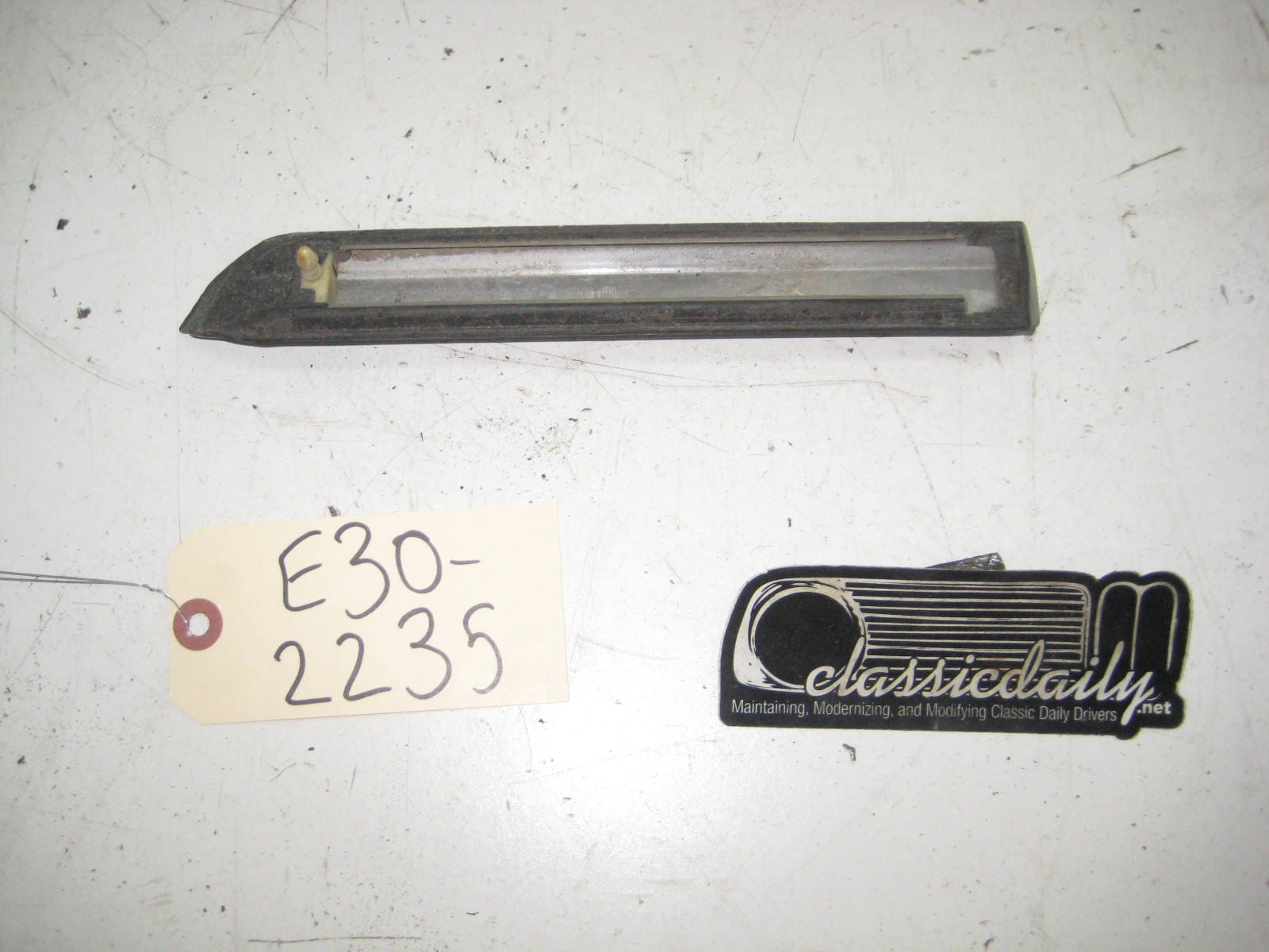 bmw e30 325 318 passenger side fender bump trim