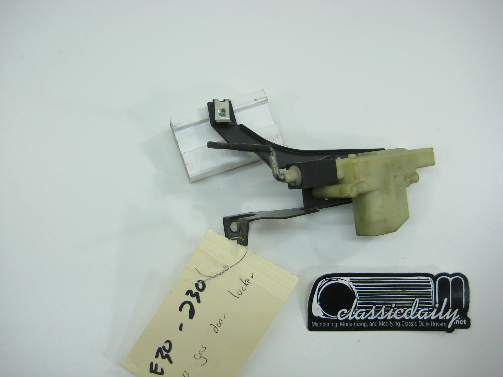 bmw e30 325 318 gas door locker