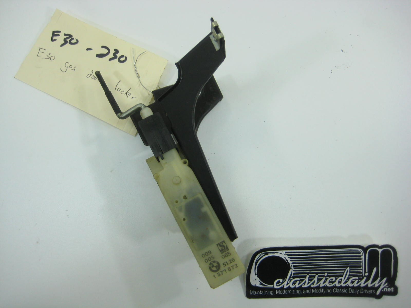 bmw e30 325 318 gas door locker