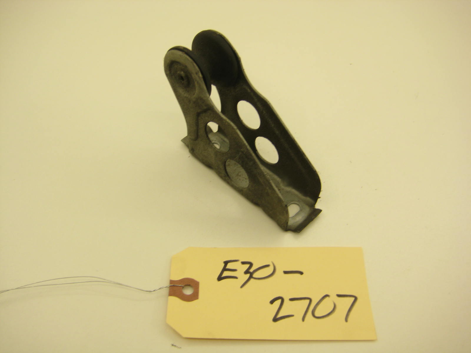 bmw e30 325 318 hood roller bracket