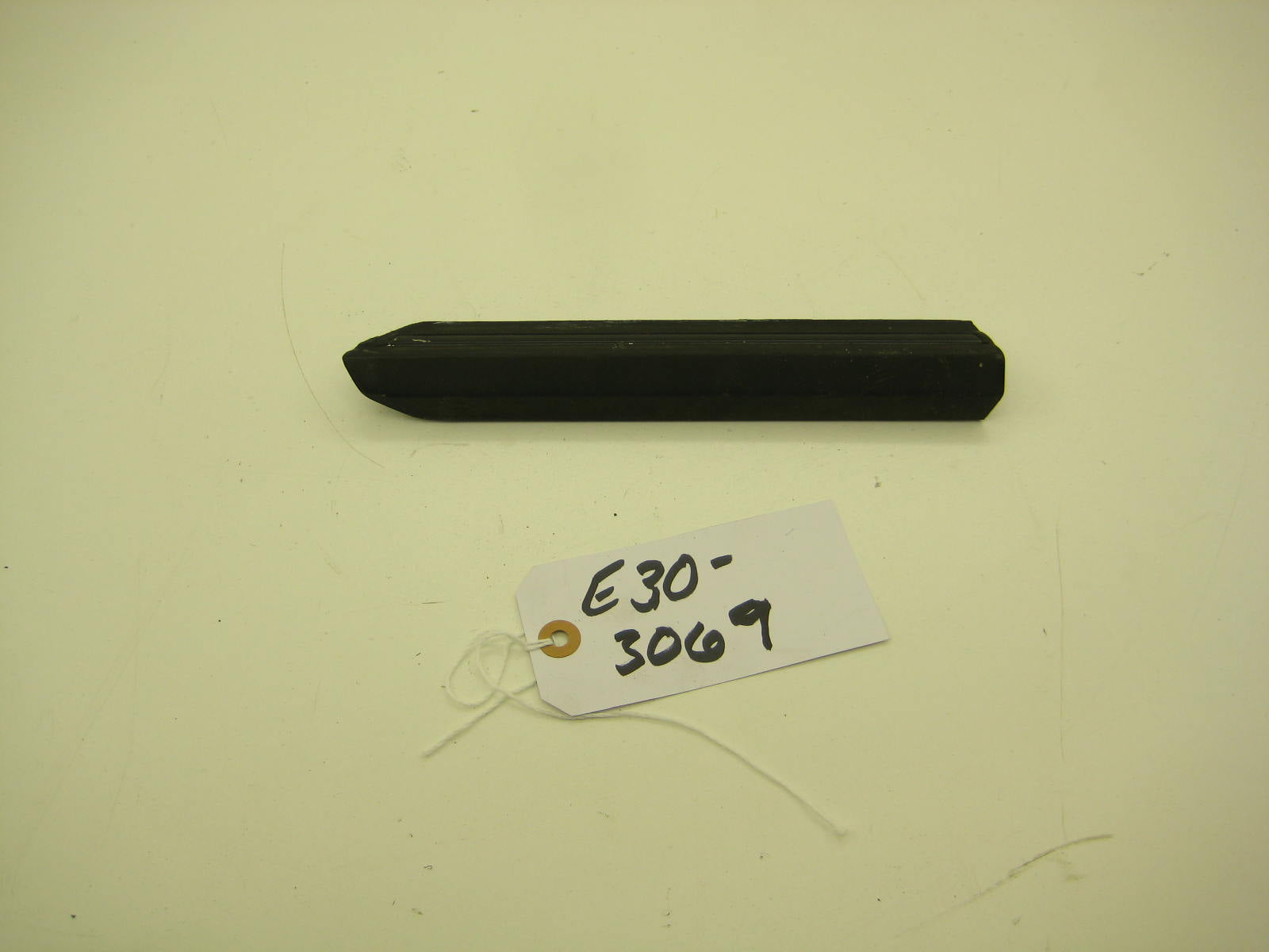bmw e30 318 325 drivers coupe lower fender bump trim