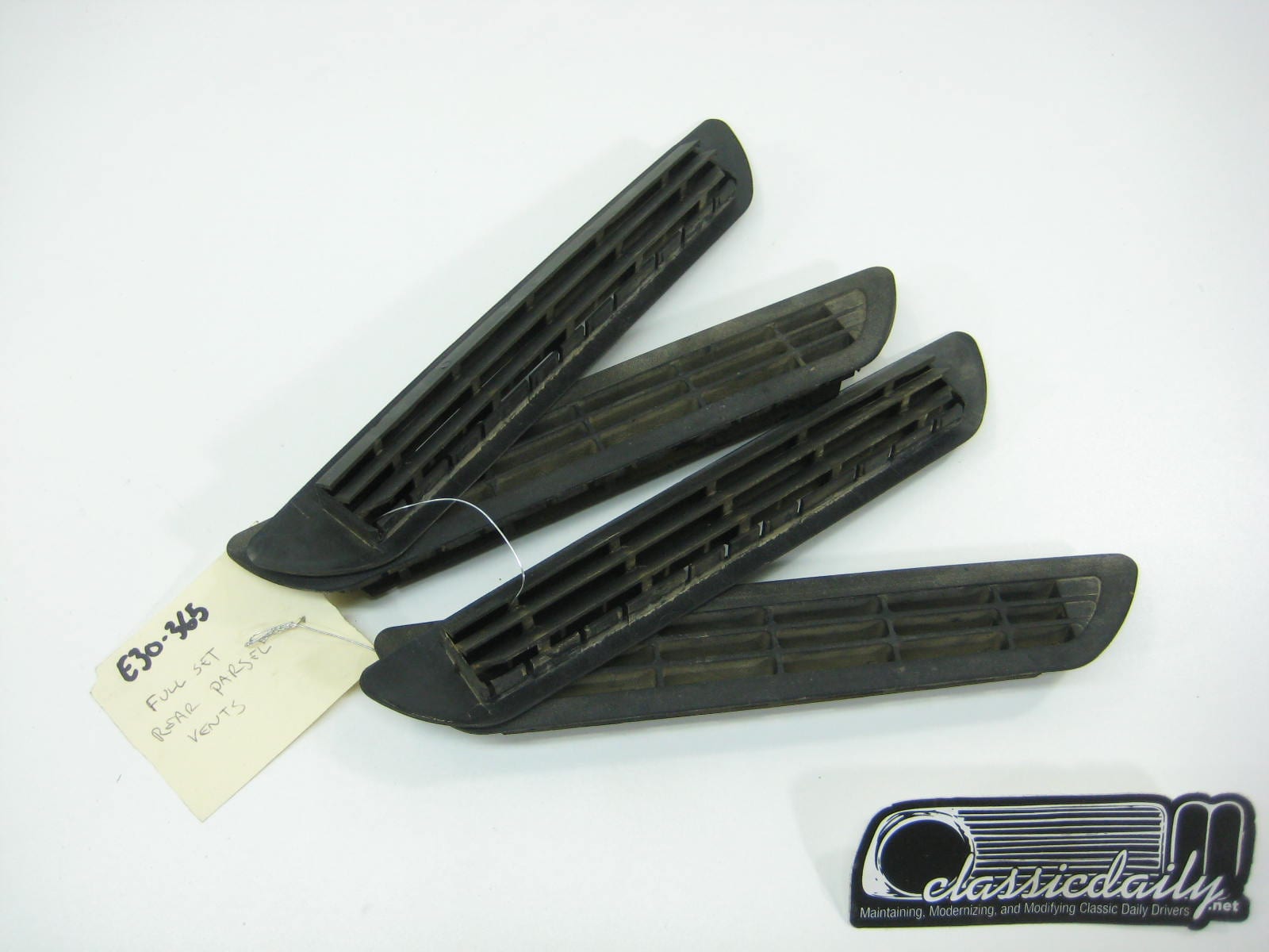 bmw e30 325 318 full set of rear parcel vents