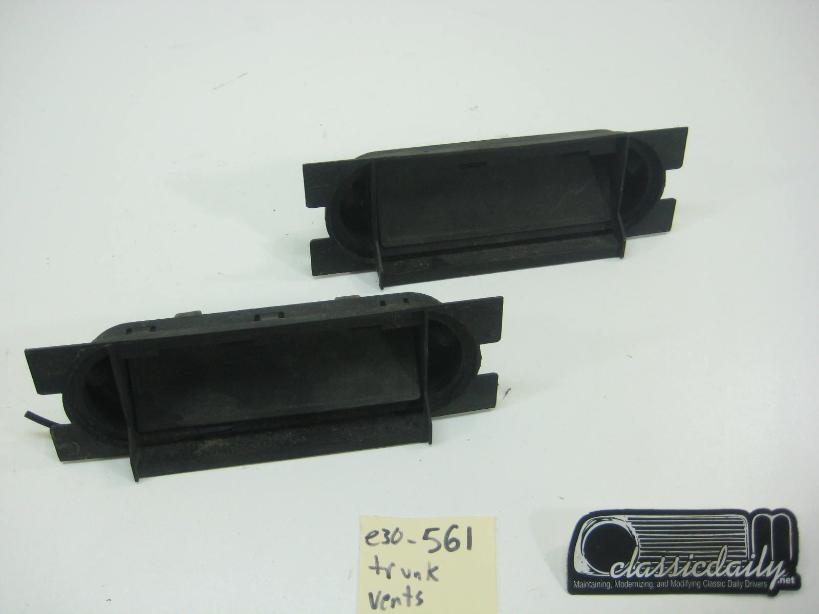 bmw e30 325 318 two trunk vents