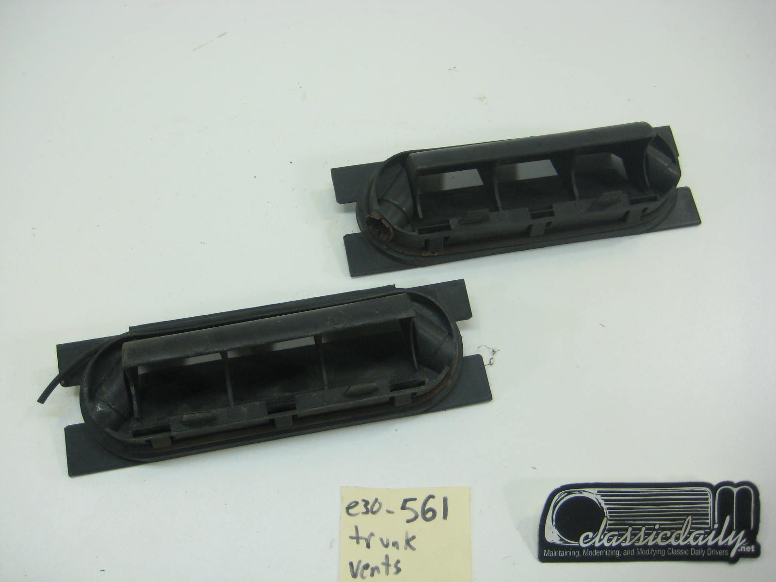 bmw e30 325 318 two trunk vents