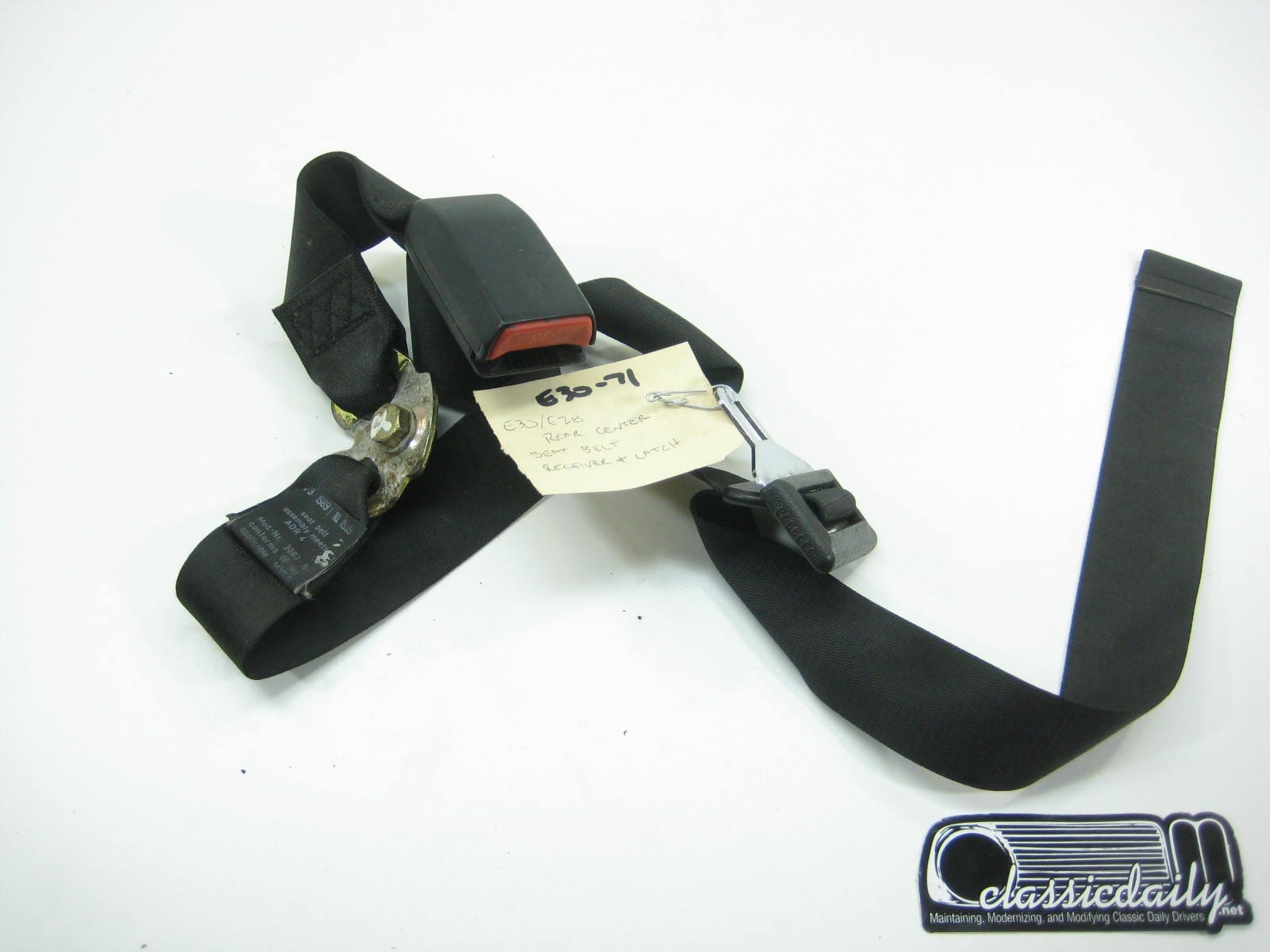 bmw e30 e28 535 325 318 rear passenger seat belt receiver and center belt