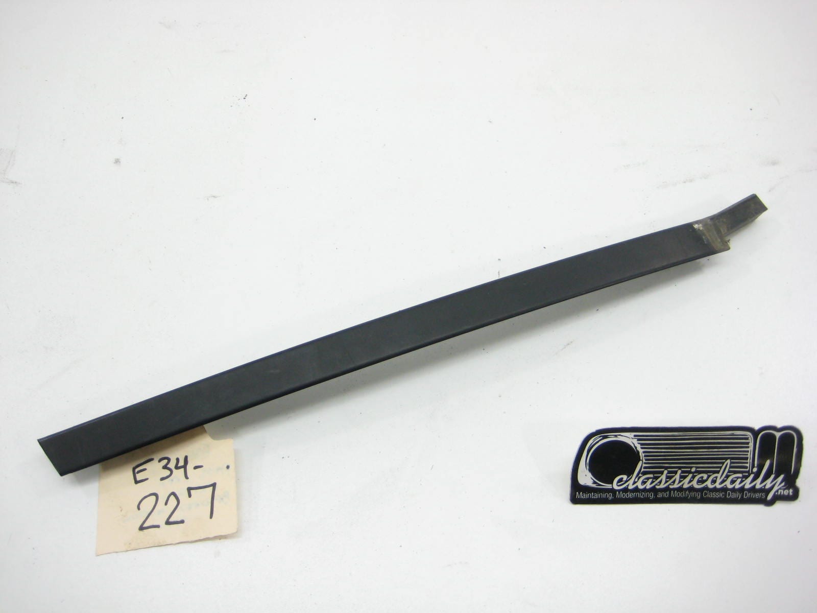 bmw e34 535 525 540 530 exterior trim between windows rear passenger