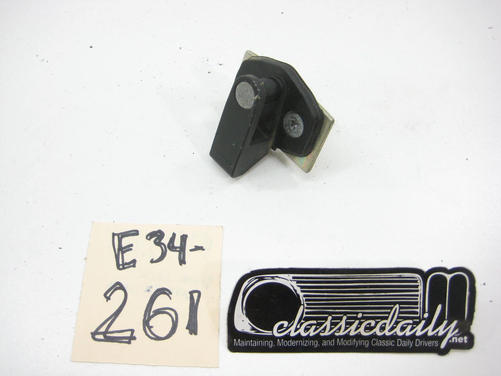bmw e34 535 525 540 530 door lock catcher grab latch 2