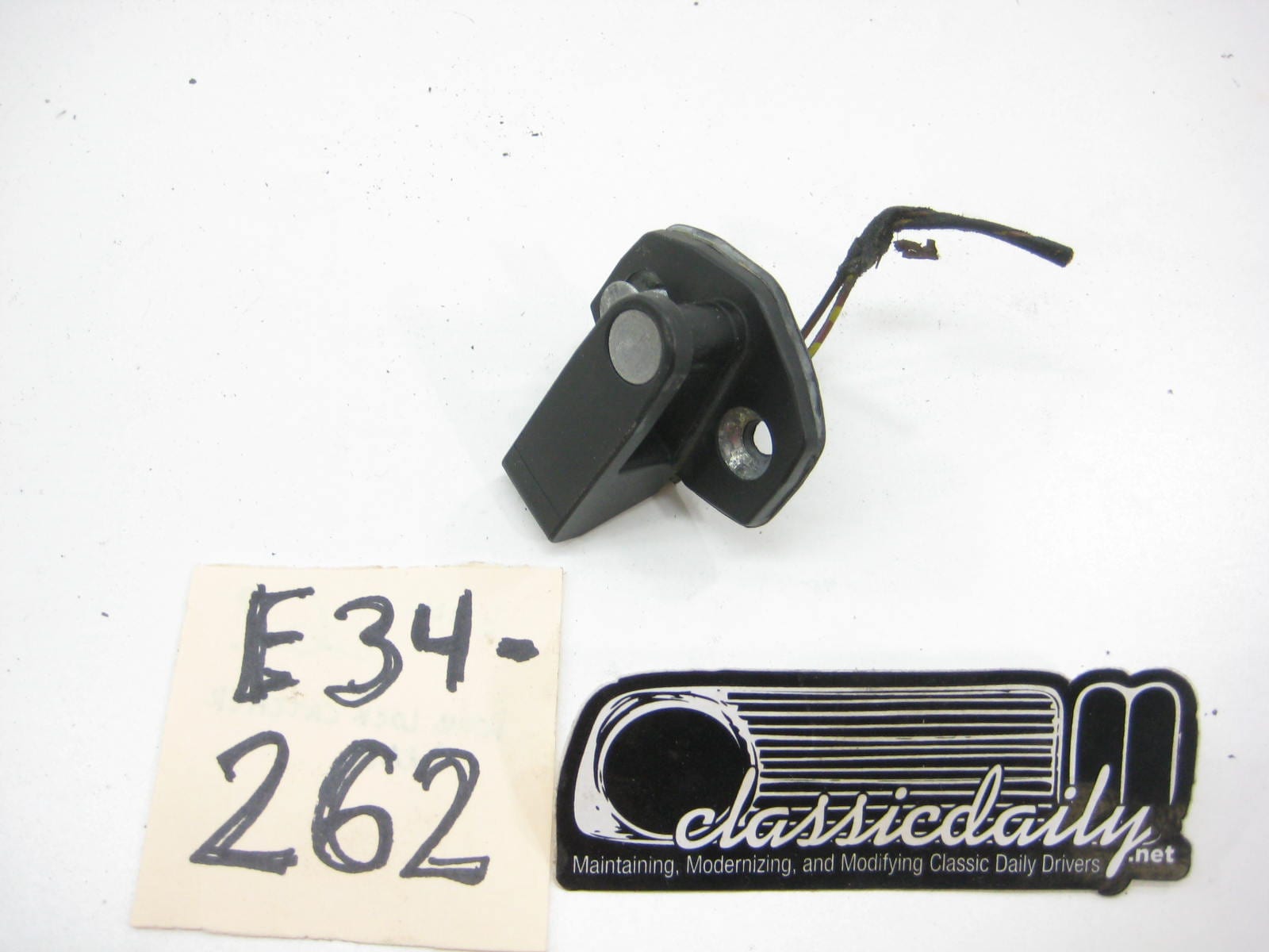 bmw e34 535 525 540 530 door lock catcher grab latch 3
