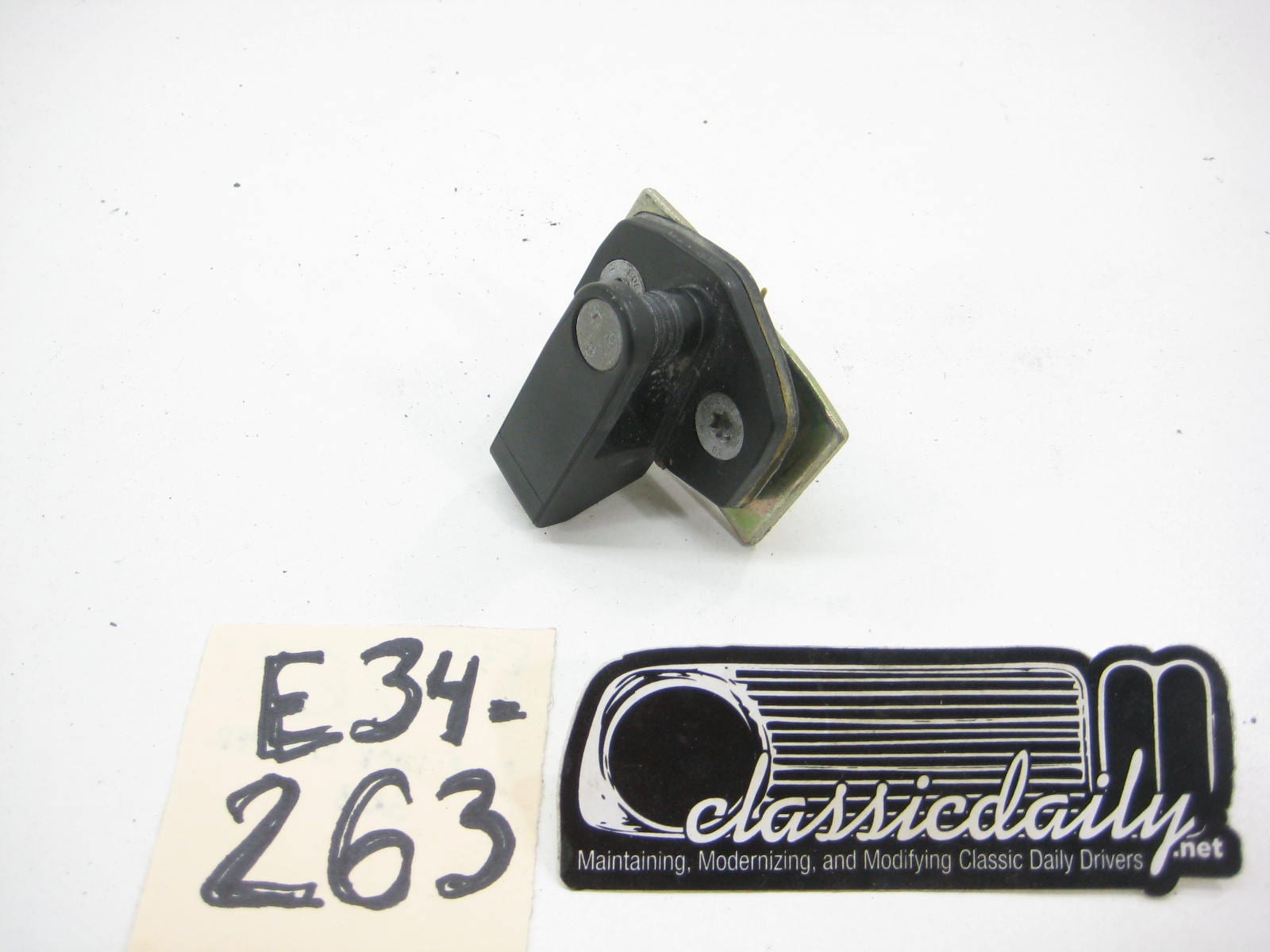 bmw e34 535 525 540 530 door lock catcher grab latch 4
