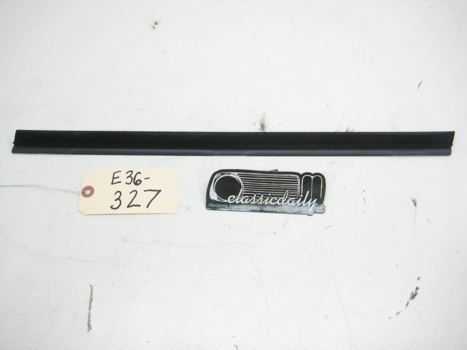 bmw e36 325 328 m3 drivers rear sedan window trim seal