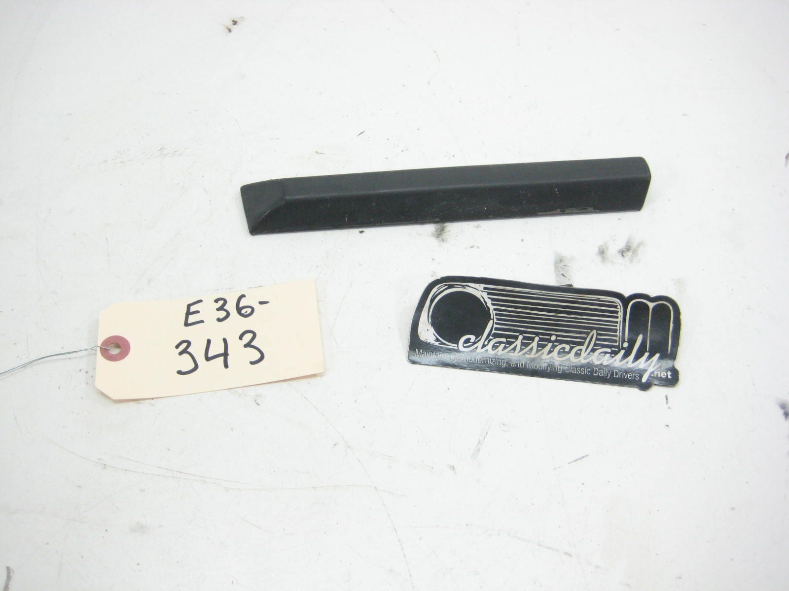 bmw e36 325 328 m3 drivers fender lower bump trim