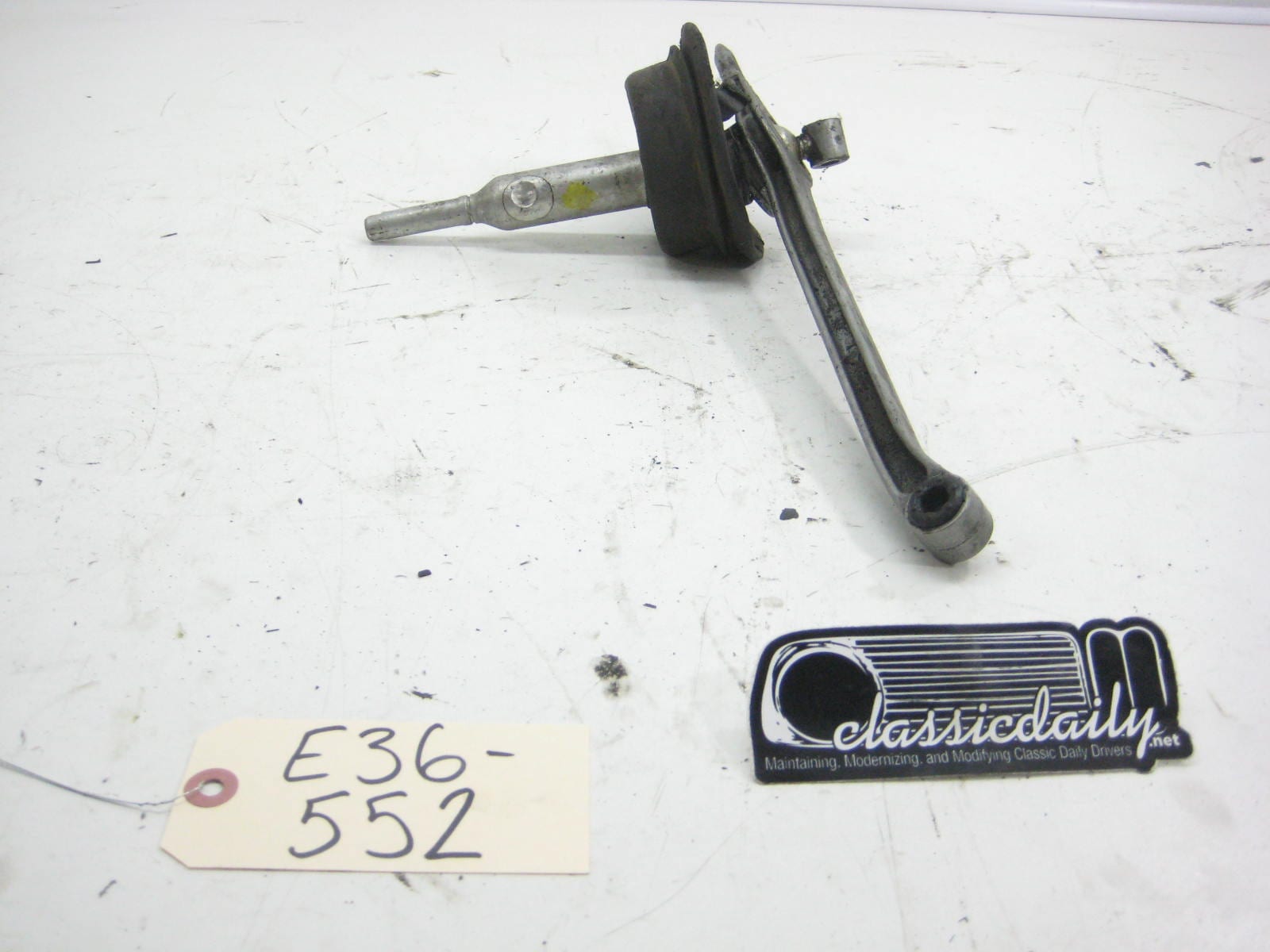 used parts shfiter carrier and lever center to center 11 1 221 540